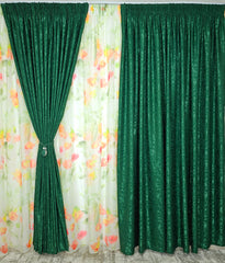 Set Florina: perdea din voal cu model floral  combinatie rosu cu portocaliu si draperie verde smarald tip vopsea decorativa
