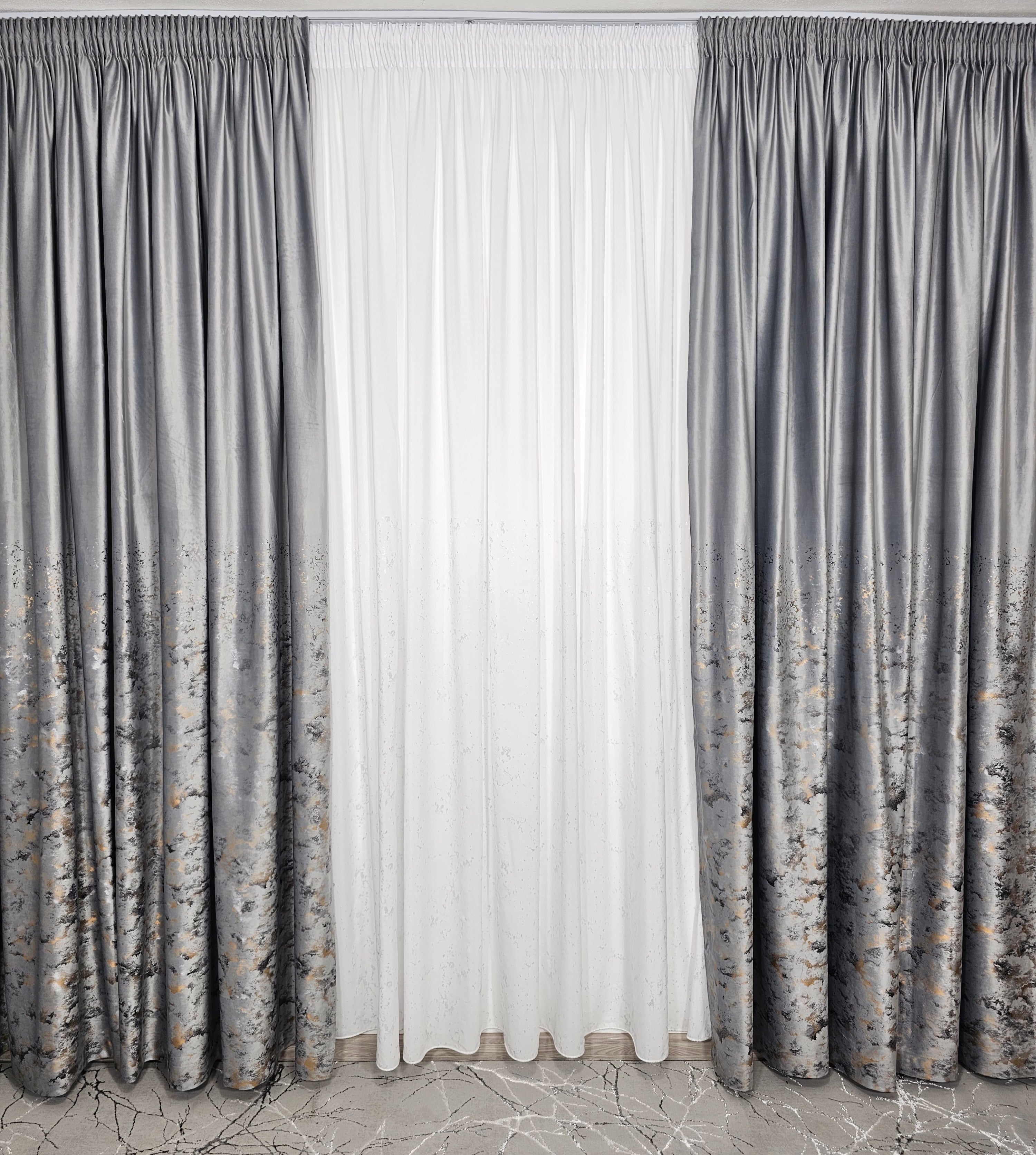 Colectia Velvet: perdea din matase cu insertii argintii si draperie din catifea cu insertii - Gri
