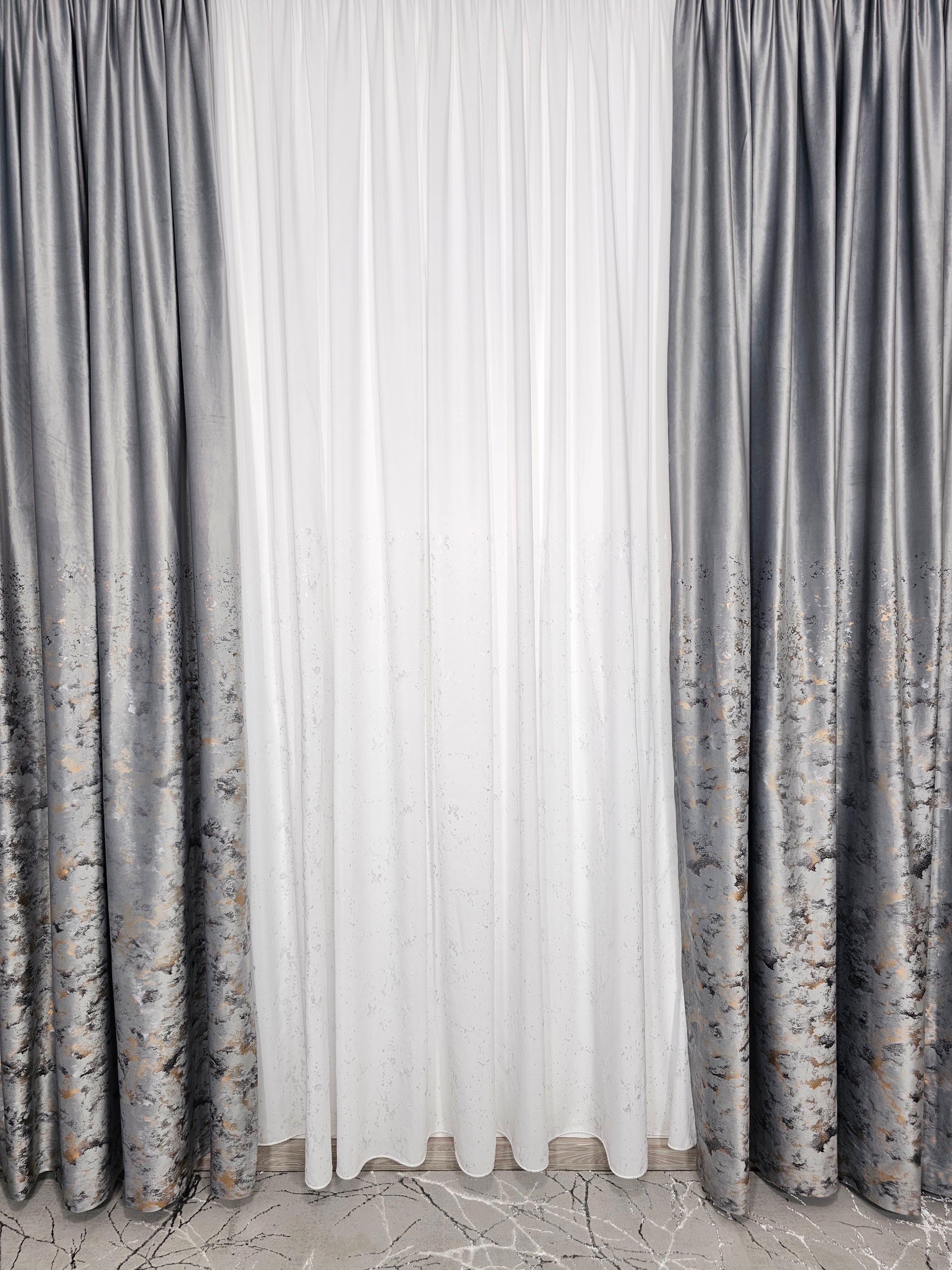 Colectia Velvet: perdea din matase cu insertii argintii si draperie din catifea cu insertii - Gri