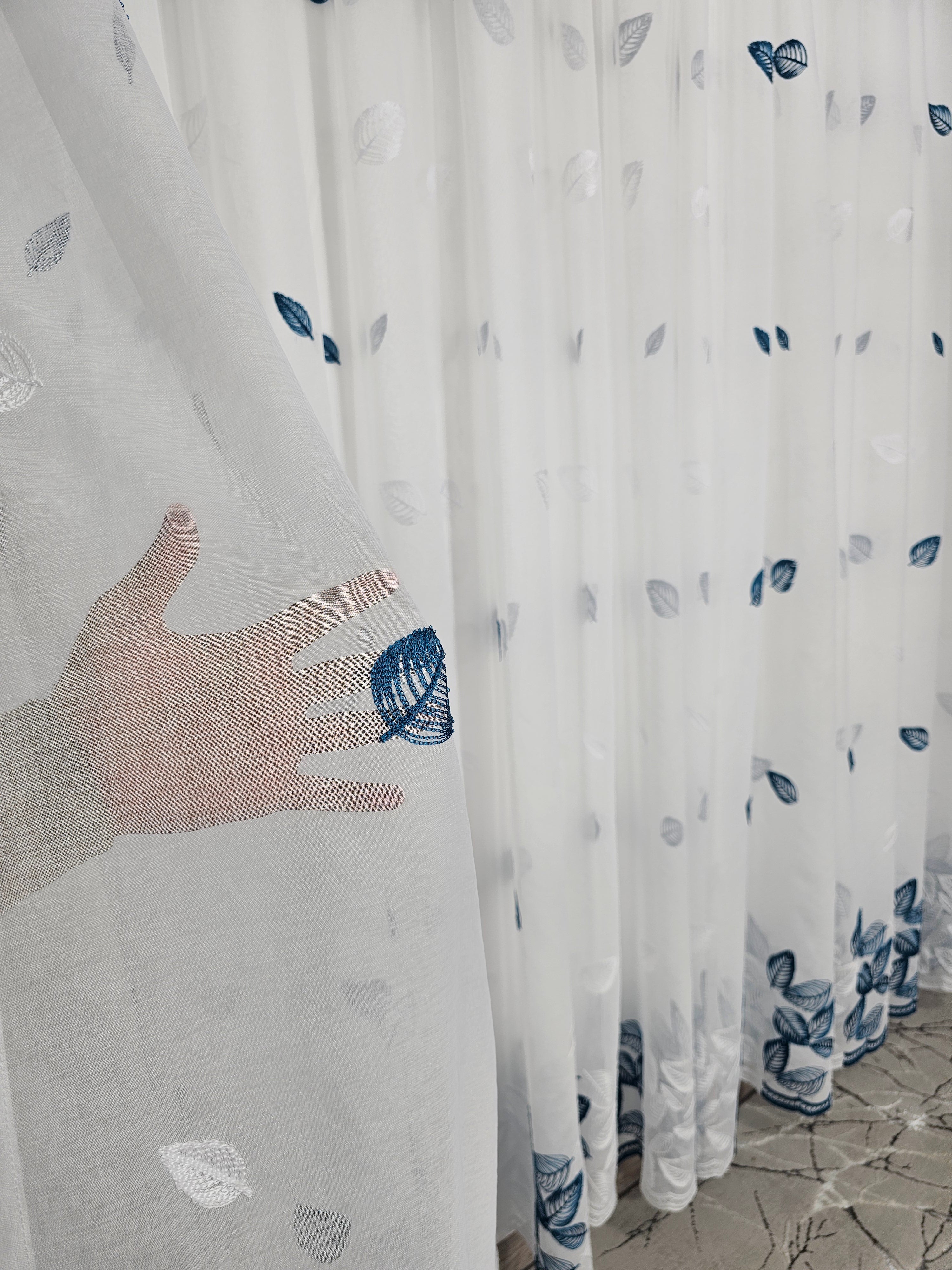 Set Bodi: perdea din in cu frunze turcoaz-alb si draperie blackout 90% turcoaz