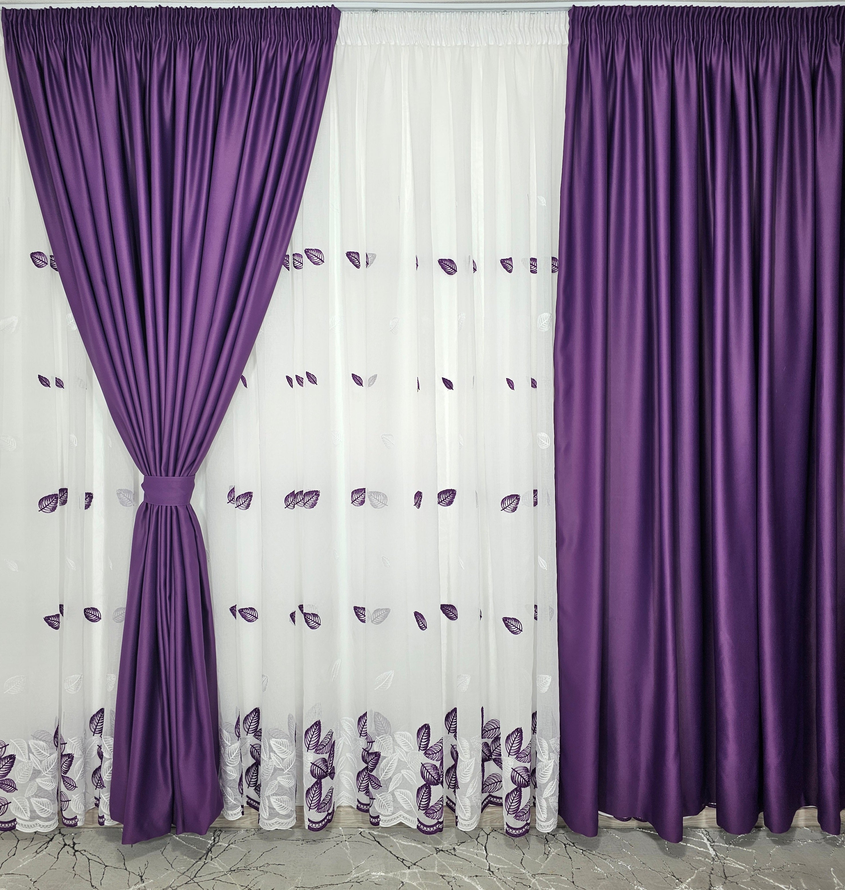 Set Violeta: perdea din in cu frunze mov-alb si draperie blackout 98% mov