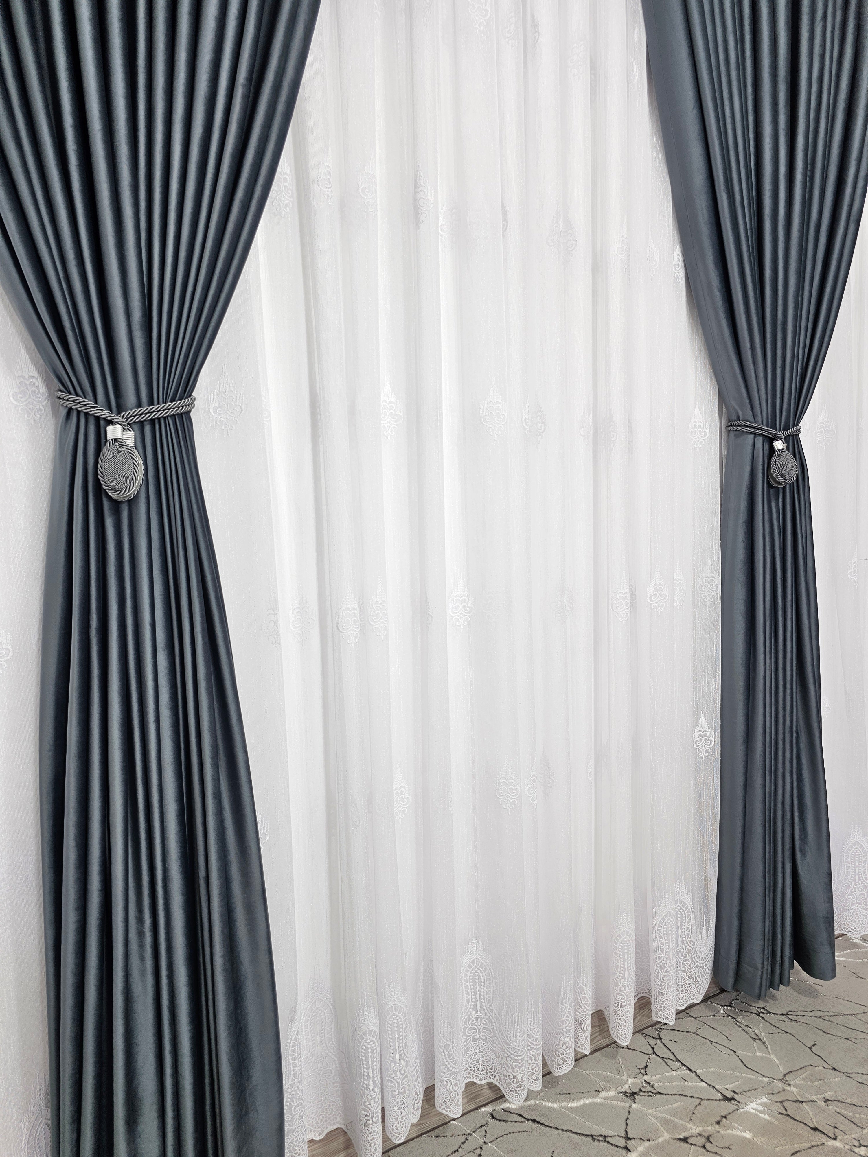 Set Ria: perdea alba din borangic cu broderie si draperie din catifea gri antracit