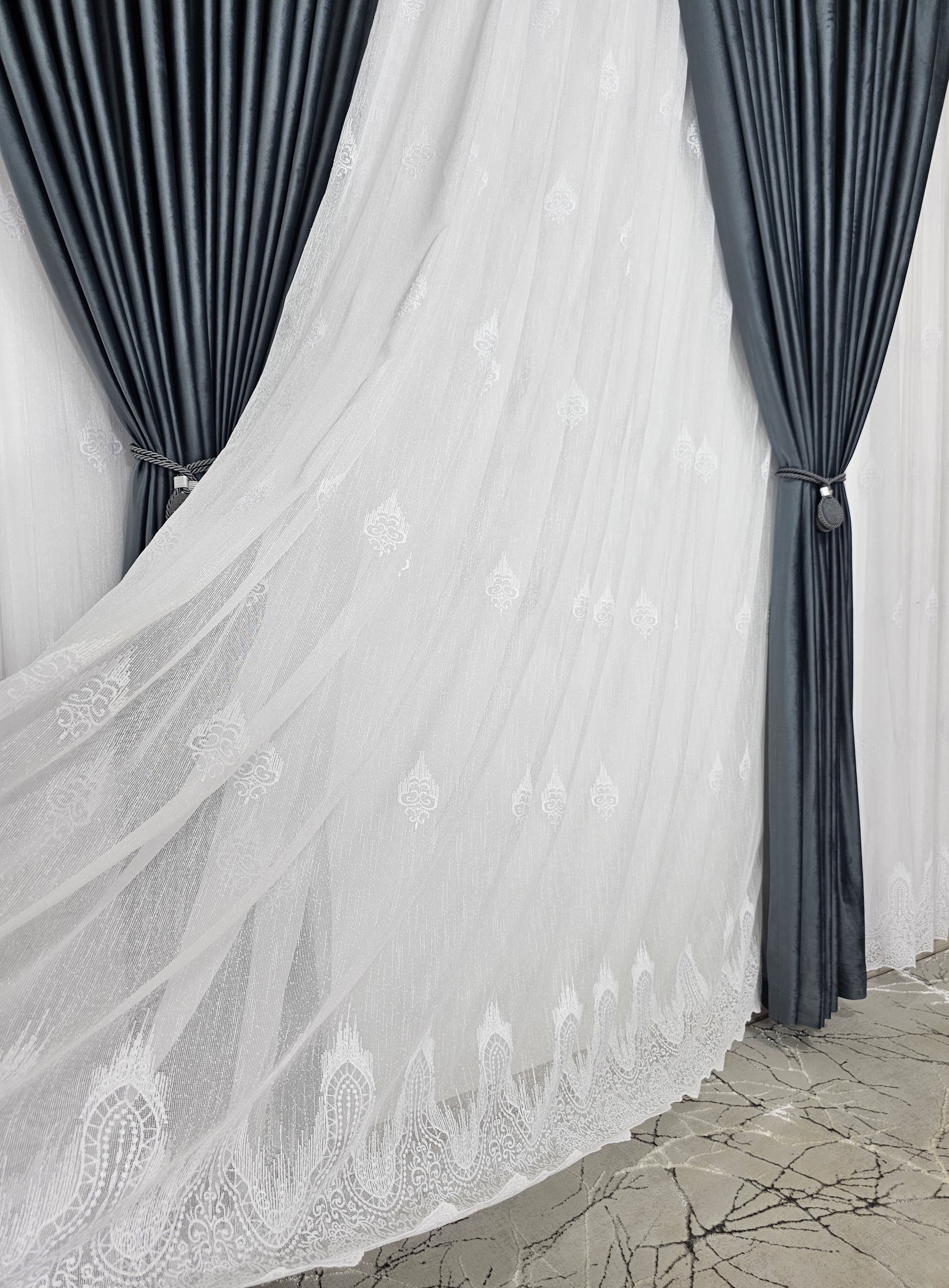 Set Ria: perdea alba din borangic cu broderie si draperie din catifea gri antracit