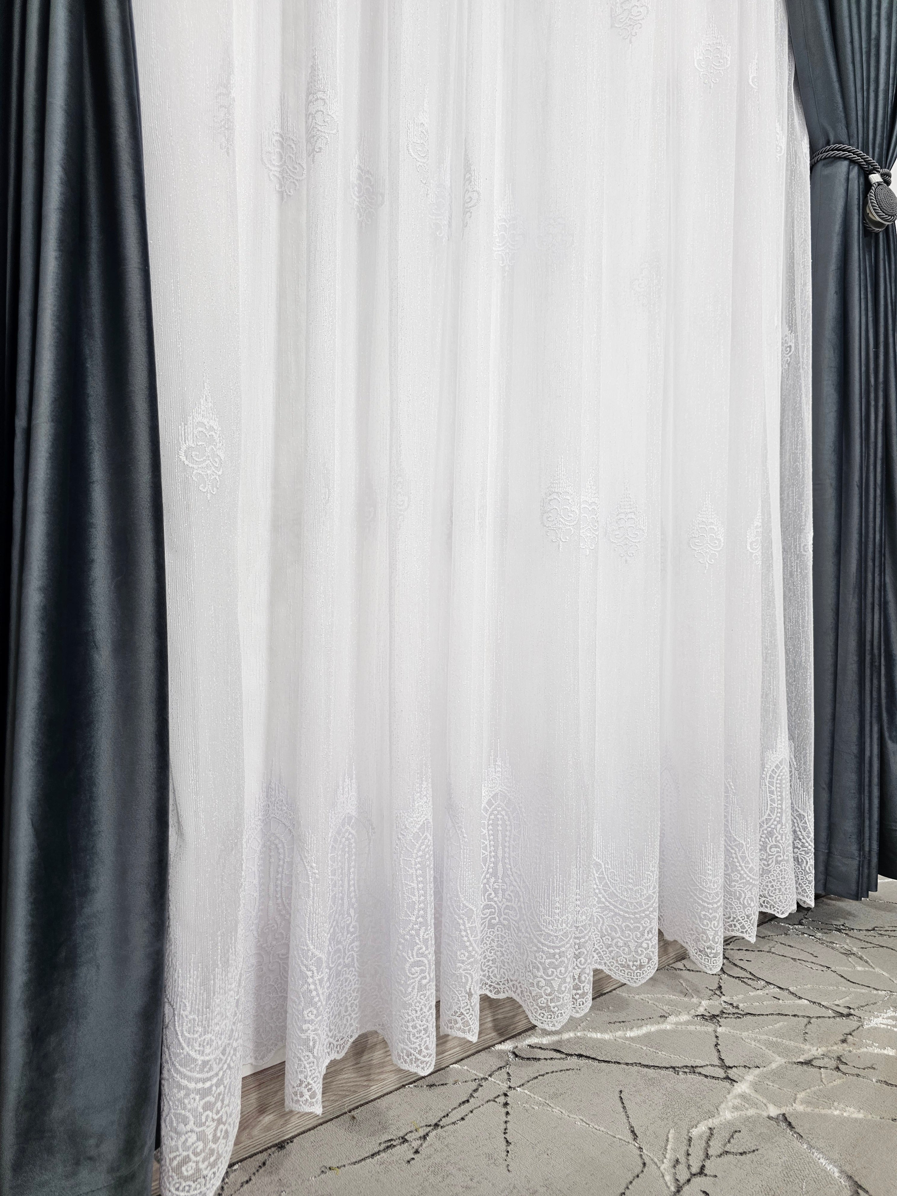 Set Ria: perdea alba din borangic cu broderie si draperie din catifea gri antracit