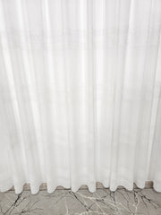 Perdea alba din cu broderie material plin ca textura tip in