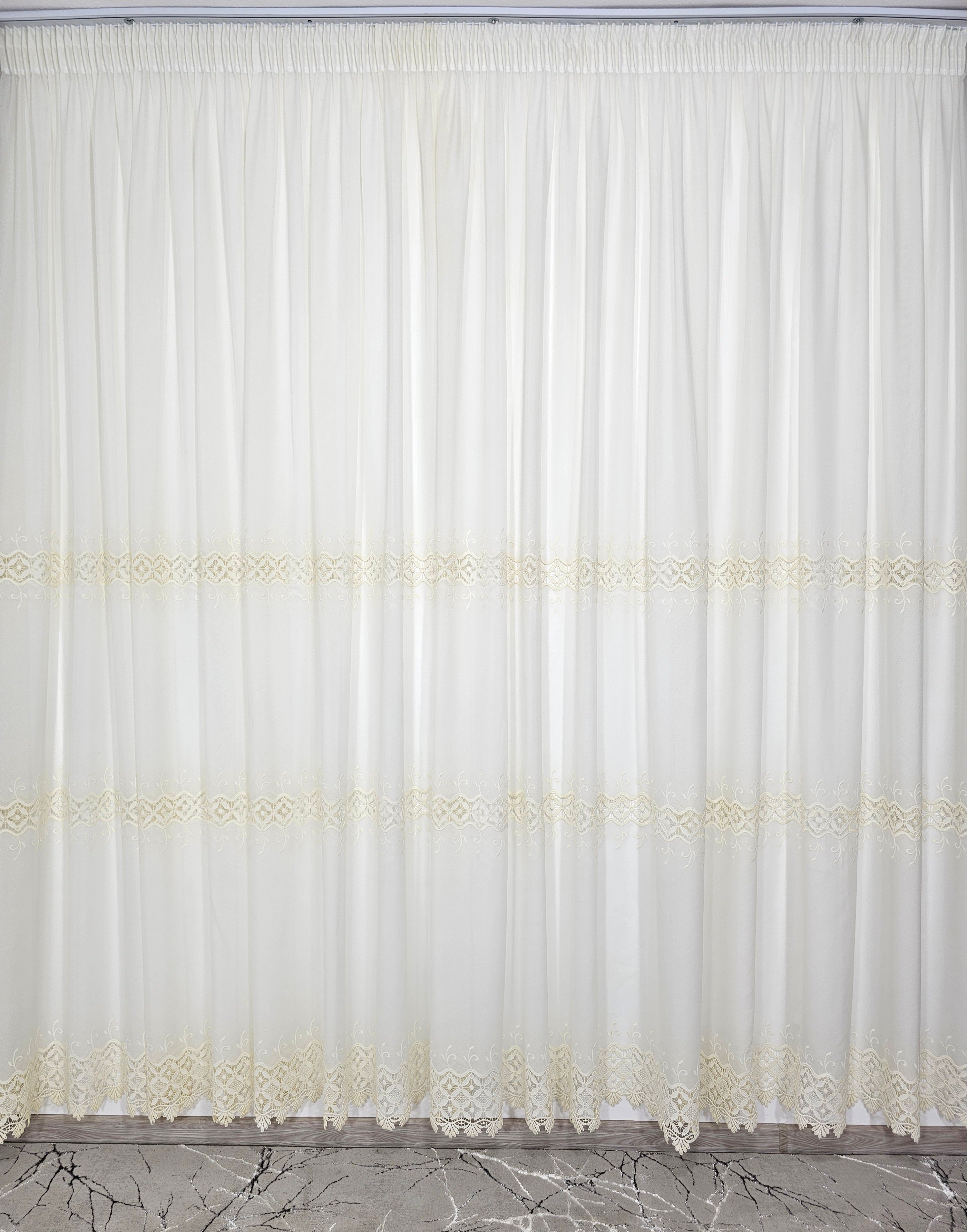 Set Melina: perdea crem din in cristal cu broderie si draperie din catifea bej caramel