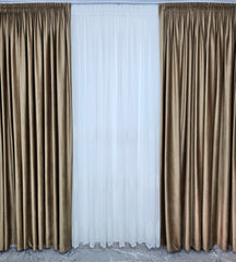 Set Marta: perdea ivoire din borangic cu broderie si draperie din catifea bej caramel