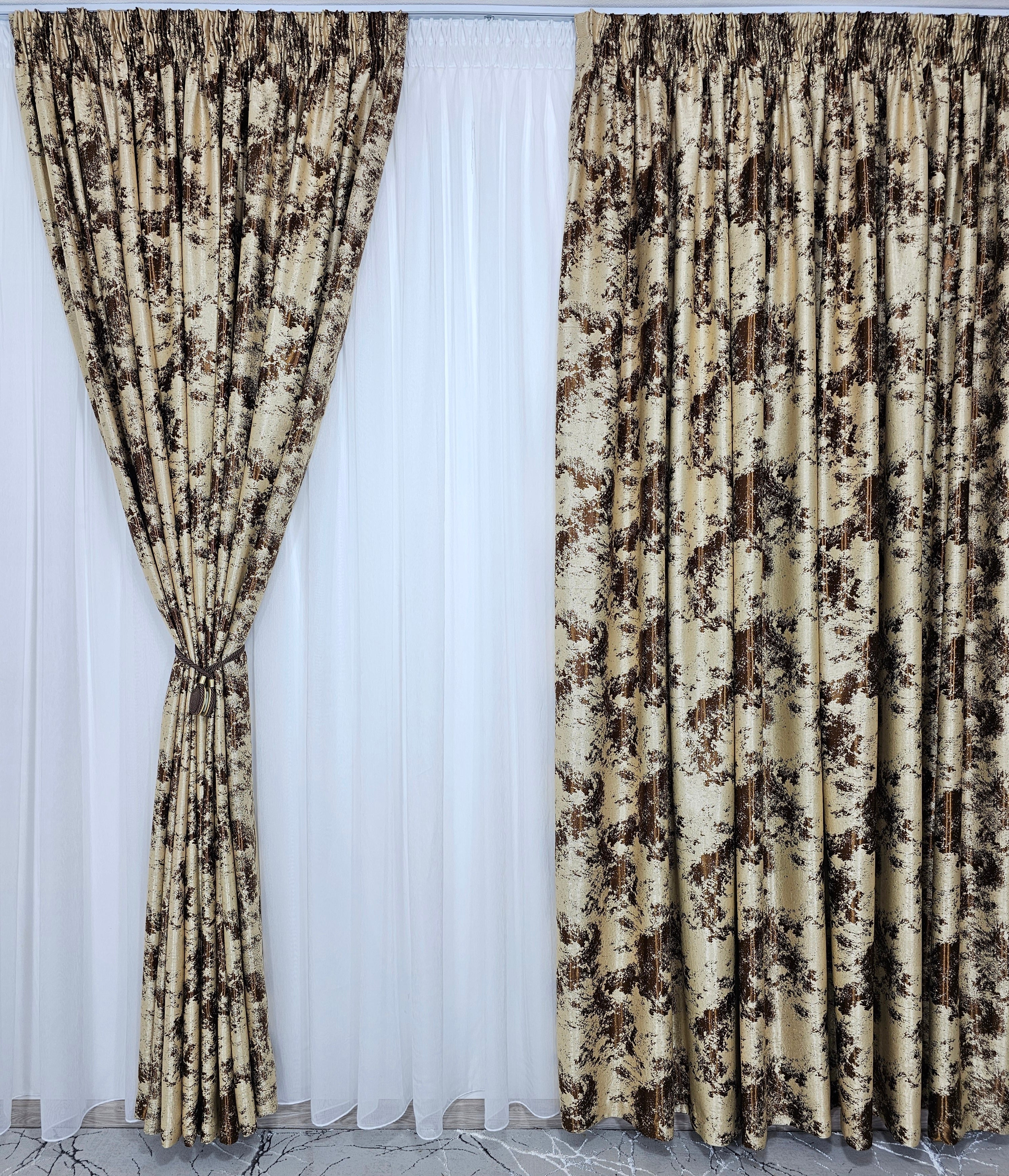 Set Sanda: perdea tip in cu draperie crem maro blackout 80% model travertin