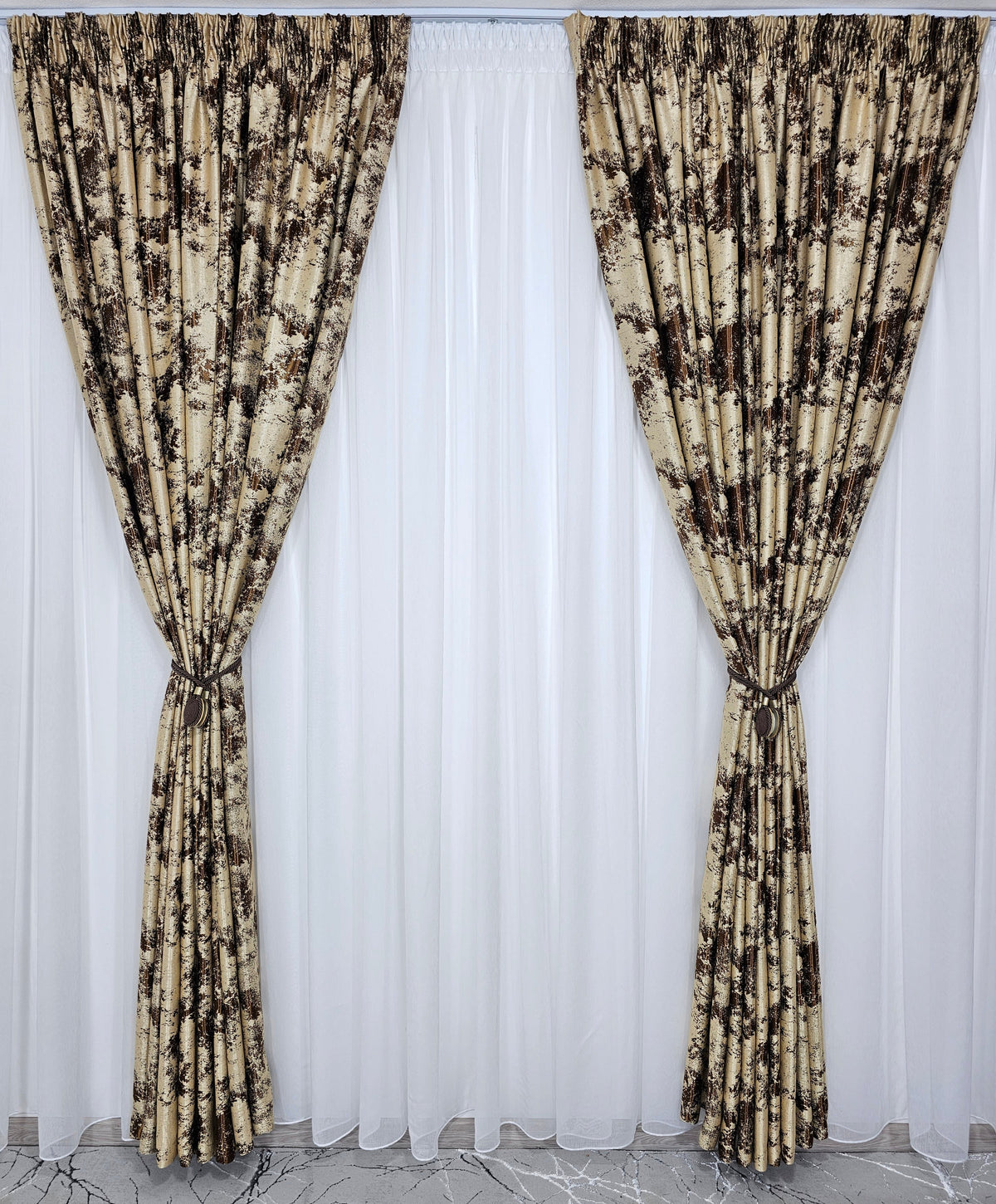 Set Sanda: perdea tip in cu draperie crem maro blackout 80% model travertin