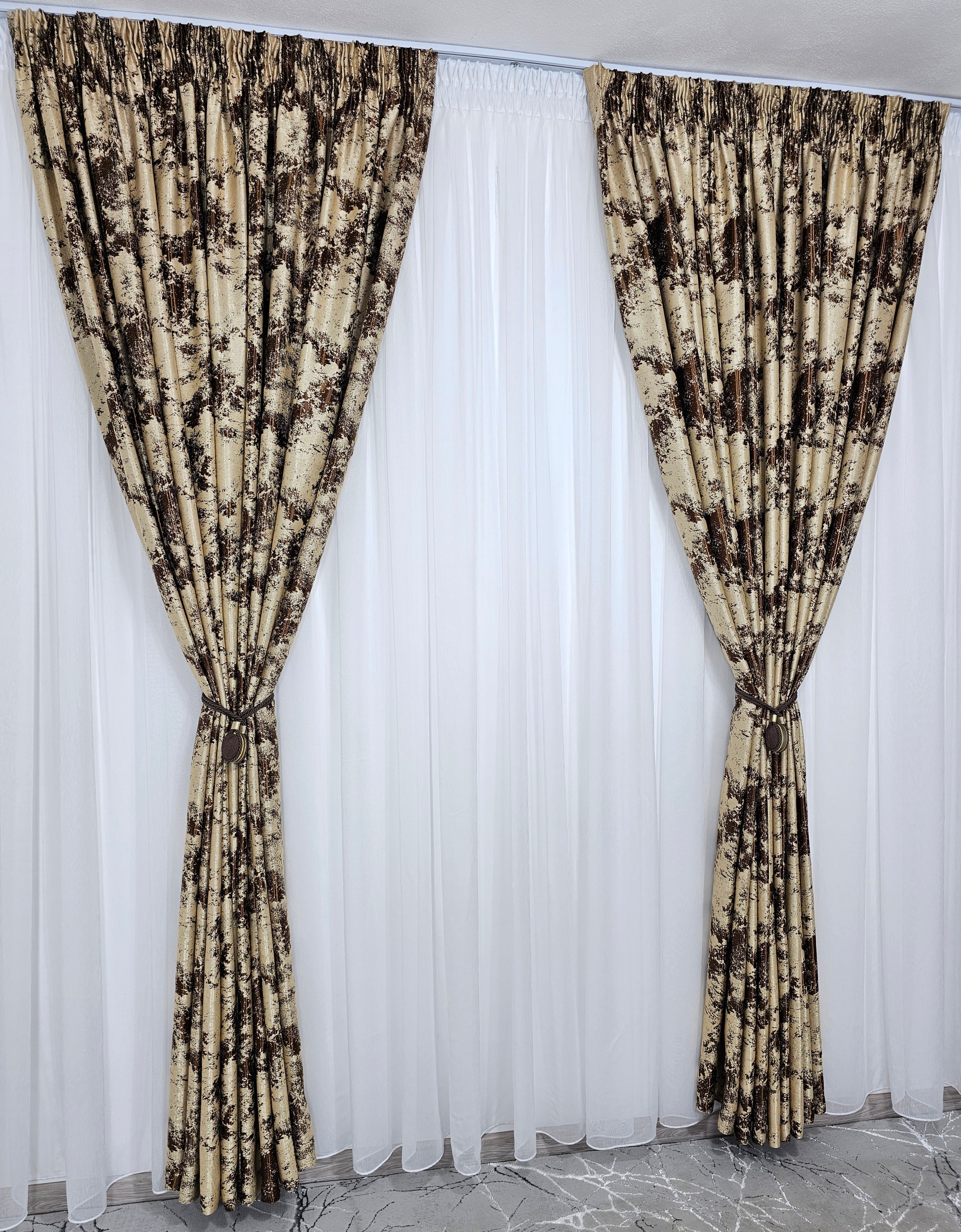 Set Sanda: perdea tip in cu draperie crem maro blackout 80% model travertin