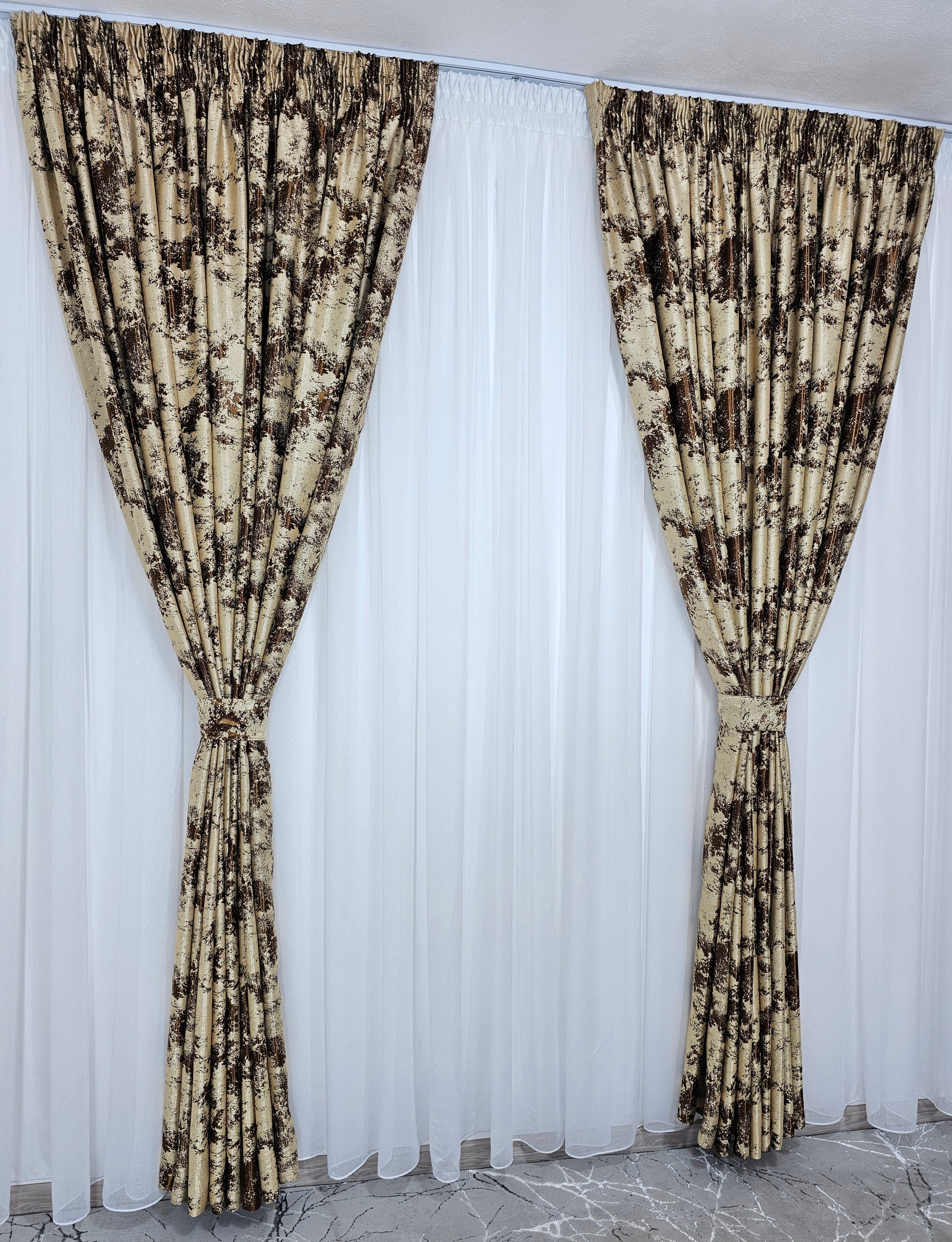 Set Sanda: perdea tip in cu draperie crem maro blackout 80% model travertin