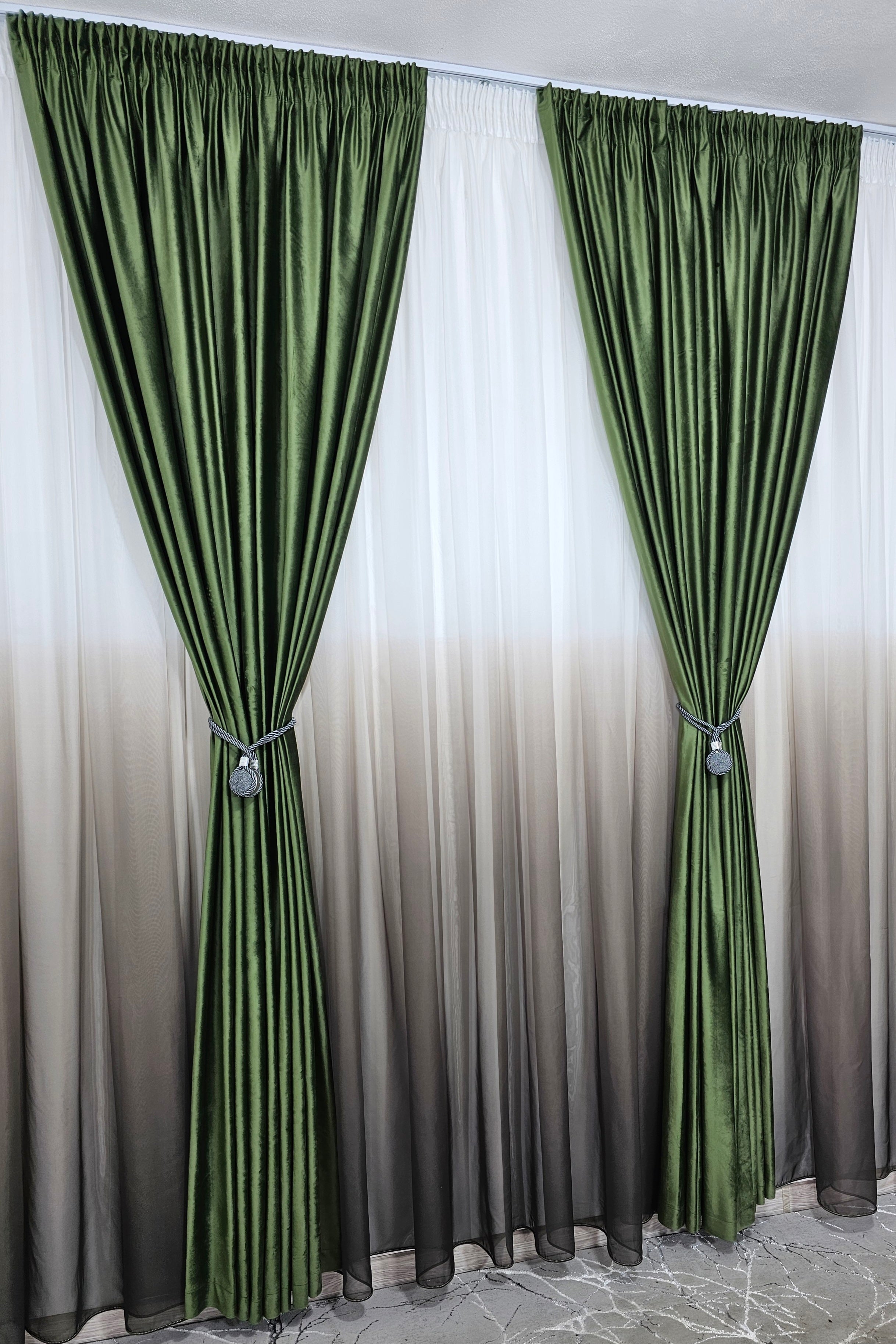Set Alexandru: perdea din voal degrade kaki si draperie catifea verde olive