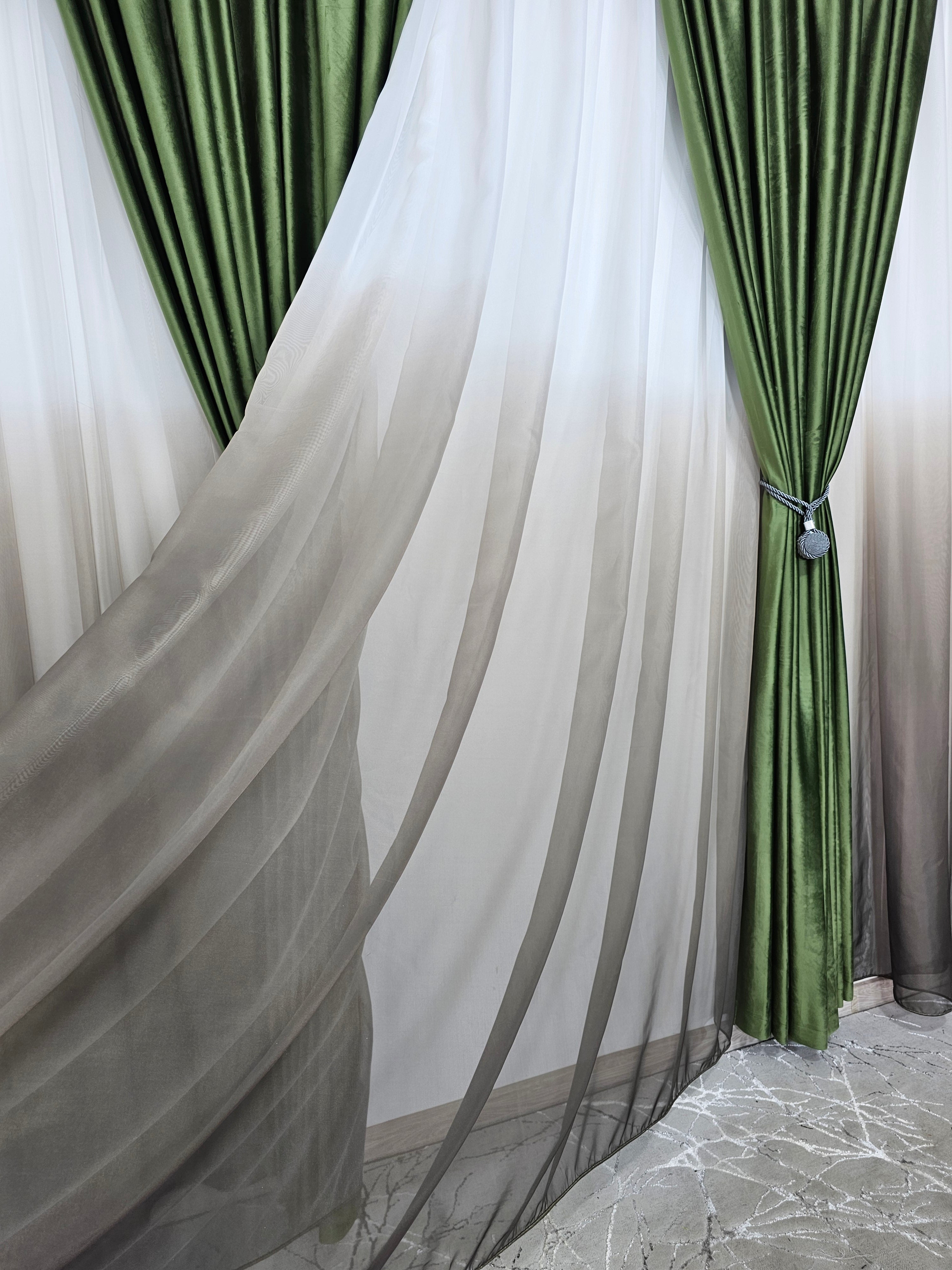 Set Alexandru: perdea din voal degrade kaki si draperie catifea verde olive
