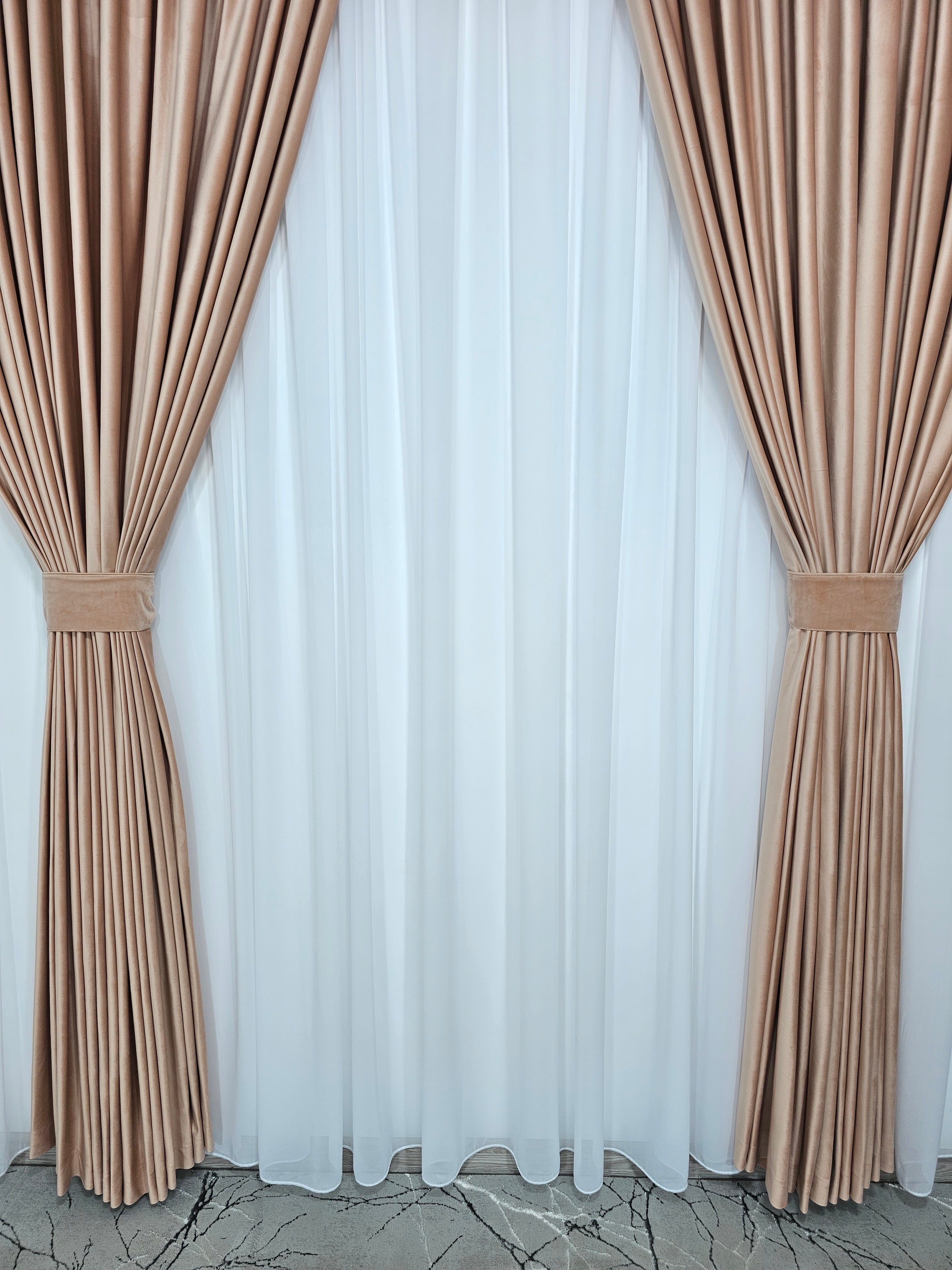 Set Pamela: perdea din jorjet alb si draperie din catifea roz pal