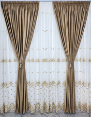 Set Reina: perdea ivoire din in gros cu broderie capucino si draperie din catifea caramel