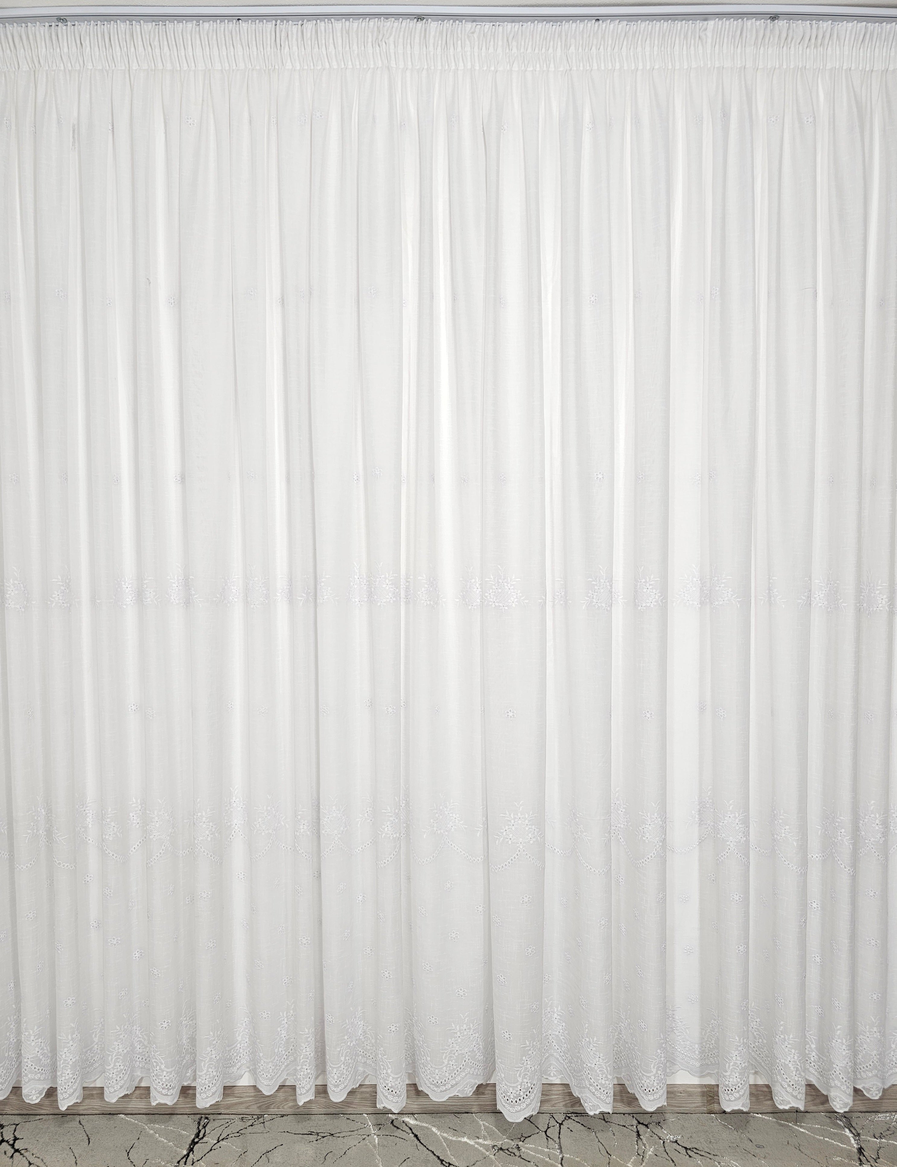 Set Timeea: perdea alba din in gros cu broderie si draperie din catifea caramel