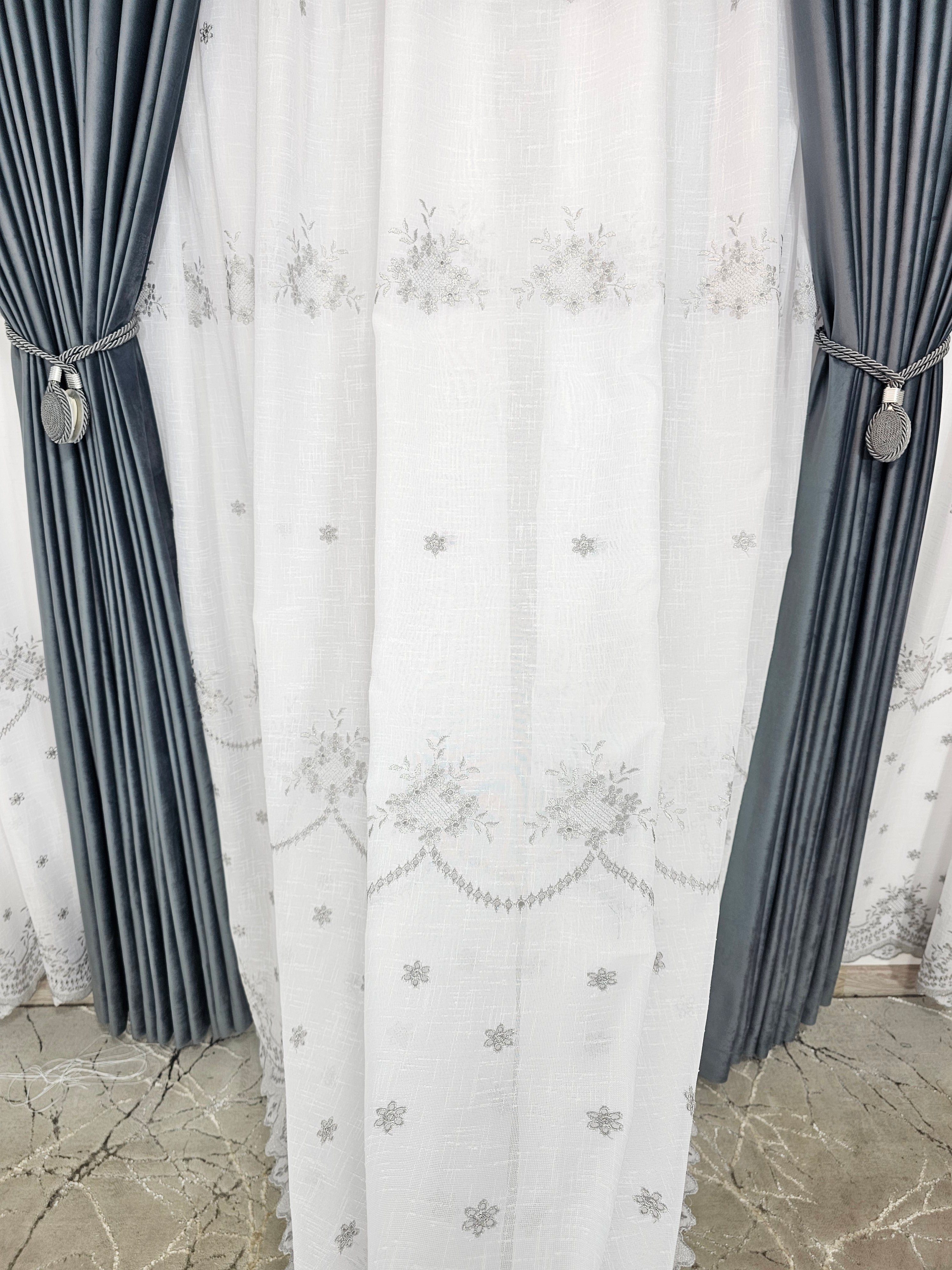 Set Samira: perdea alba din in gros cu broderie gri si draperie din catifea gri antracit