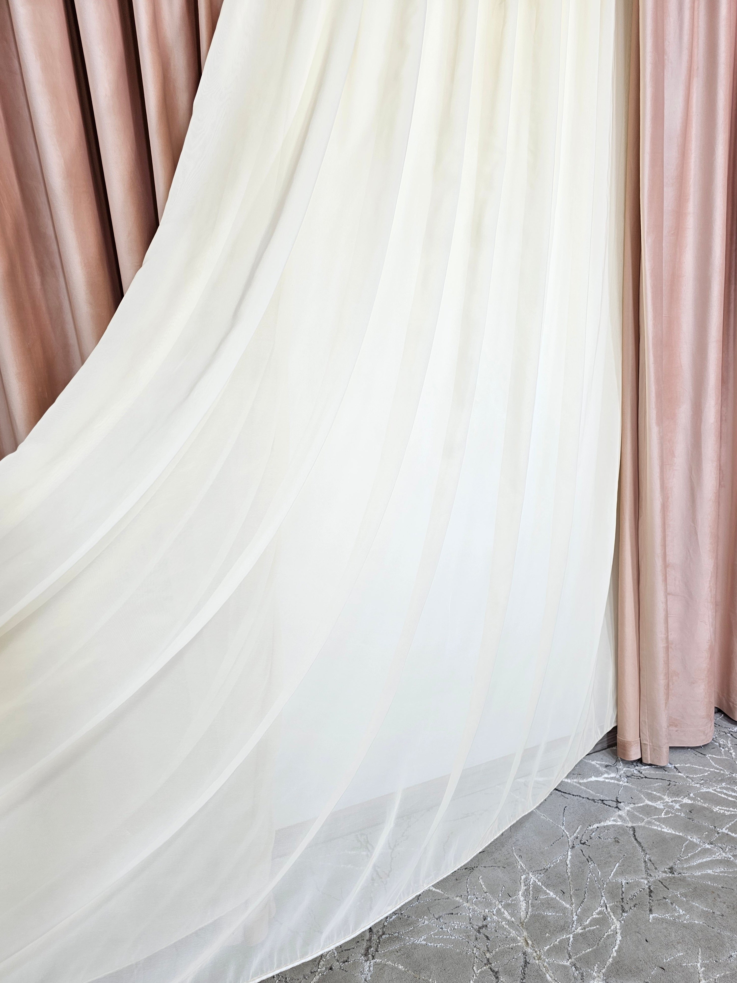 Set Rozalia: perdea crem din jorjet si draperie din catifea roz pal