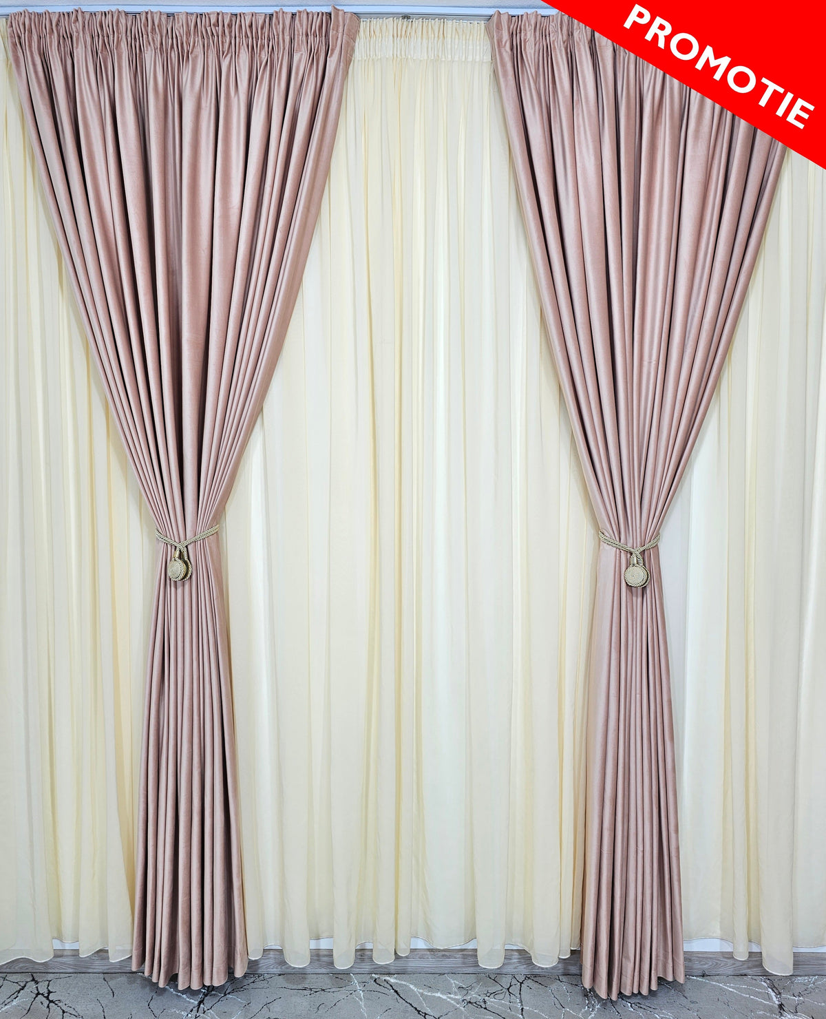 Set Rozalia: perdea crem din jorjet si draperie din catifea roz pal