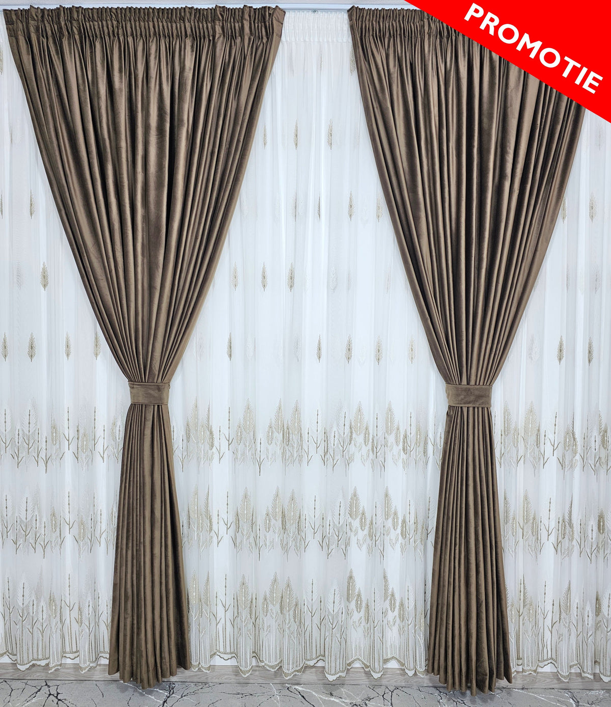 Set Anatolia: perdea din bamboo cu broderie bej si draperie din catifea maro