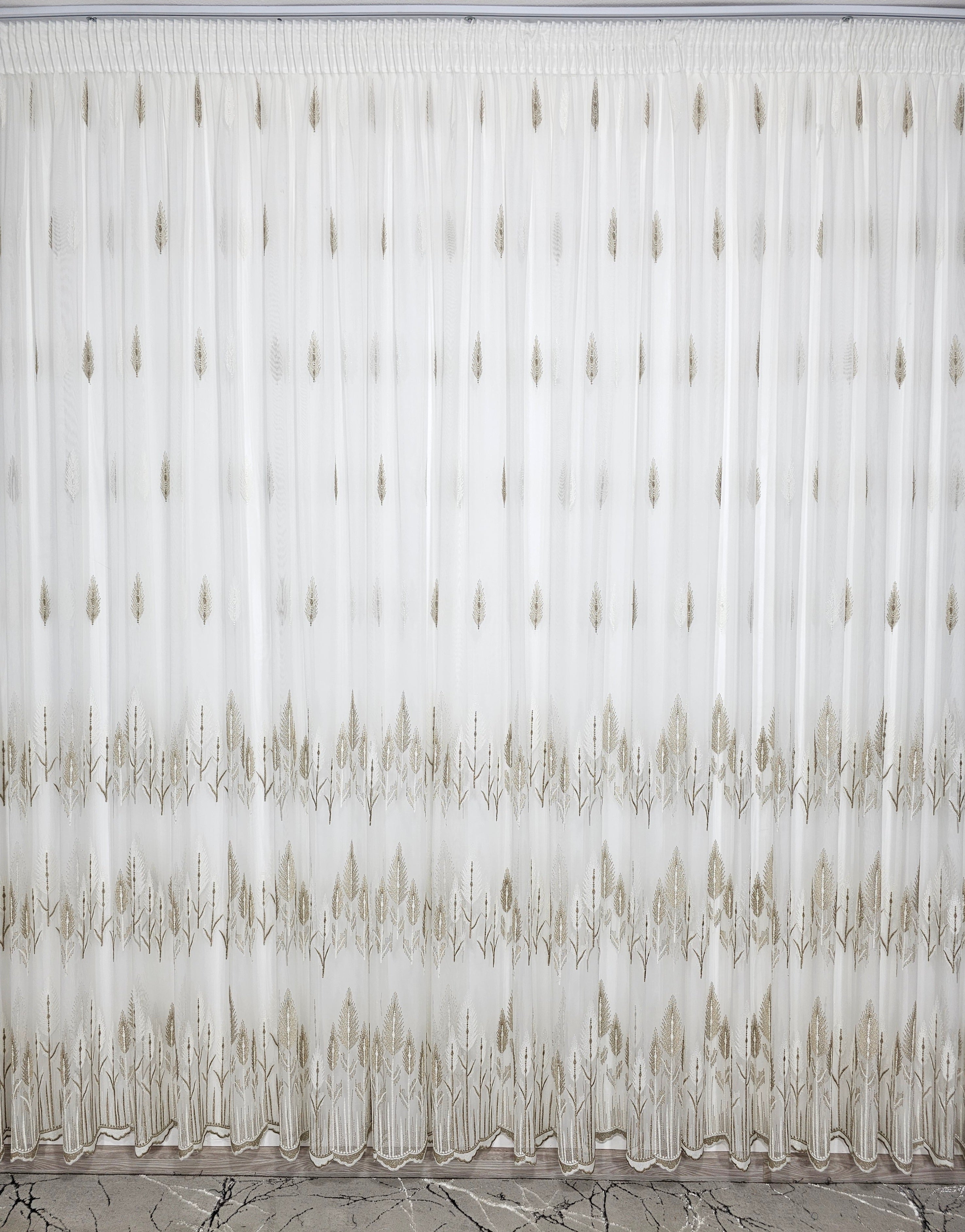 Set Anatolia: perdea din bamboo cu broderie bej si draperie din catifea maro