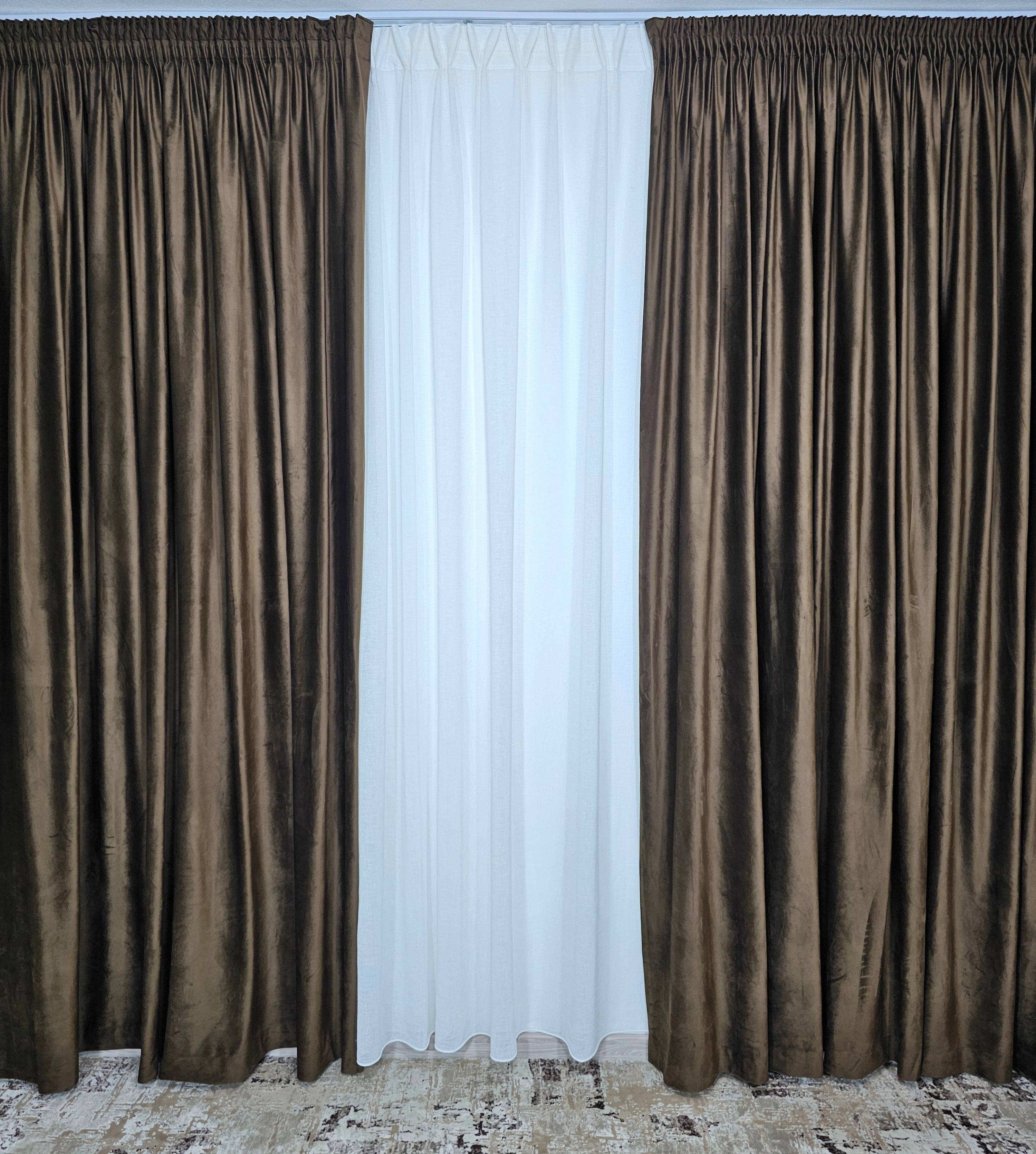 Set Niro: perdea crem din in gros keten si draperie din catifea maro