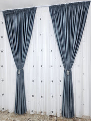 Perdea Dora alba din material plin ca textura in cristal cu flori alb-gri