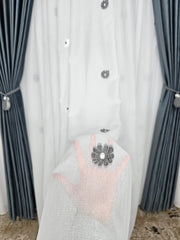 Set Dora: perdea alba din in cristal cu flori alb-gri si draperie catifea gri