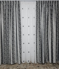 Set Remus: perdea alba din in cristal cu flori alb-gri si draperie blackout gri-negru