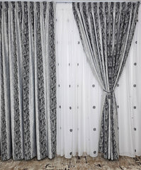 Set Remus: perdea alba din in cristal cu flori alb-gri si draperie blackout gri-negru