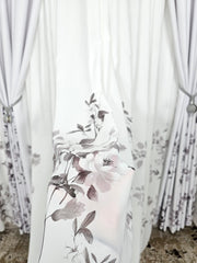 Set Xiora: perdea alba cu flori gri si draperie blackout cu flori gri