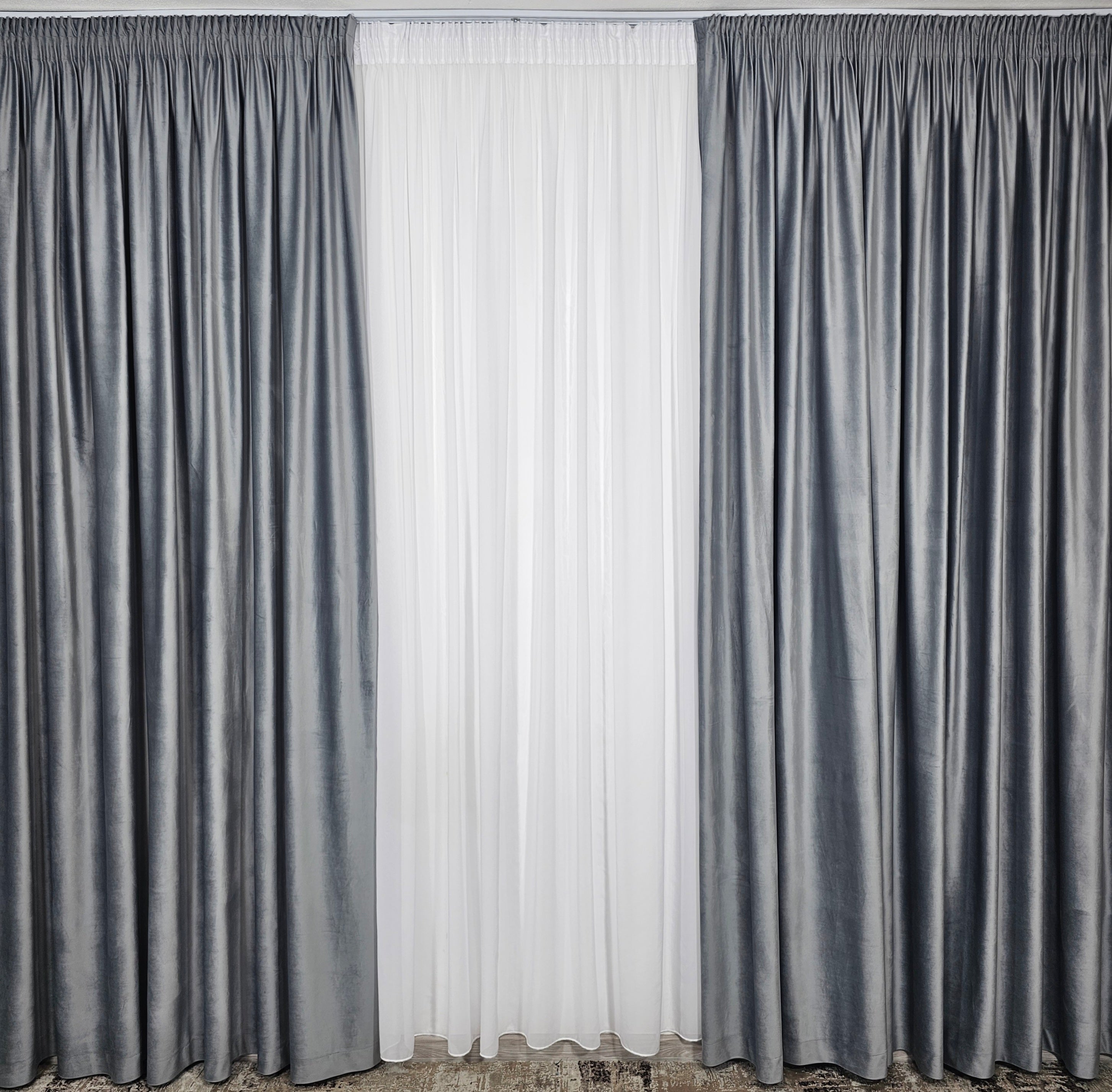 Set Panciu: perdea alba simpla din voal cu draperie catifea gri deschis