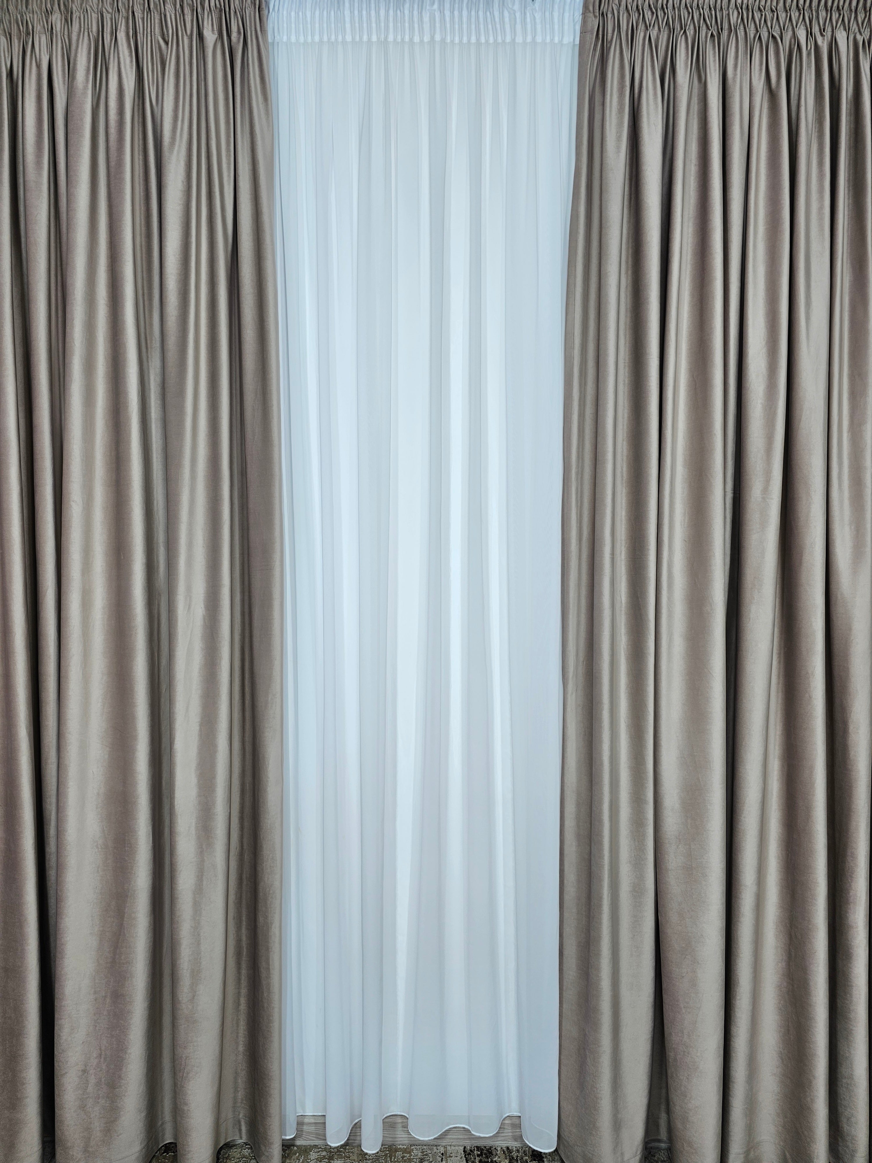 Set Aldi: perdea alba simpla din voal cu draperie catifea crem capucino roz blackout 90%