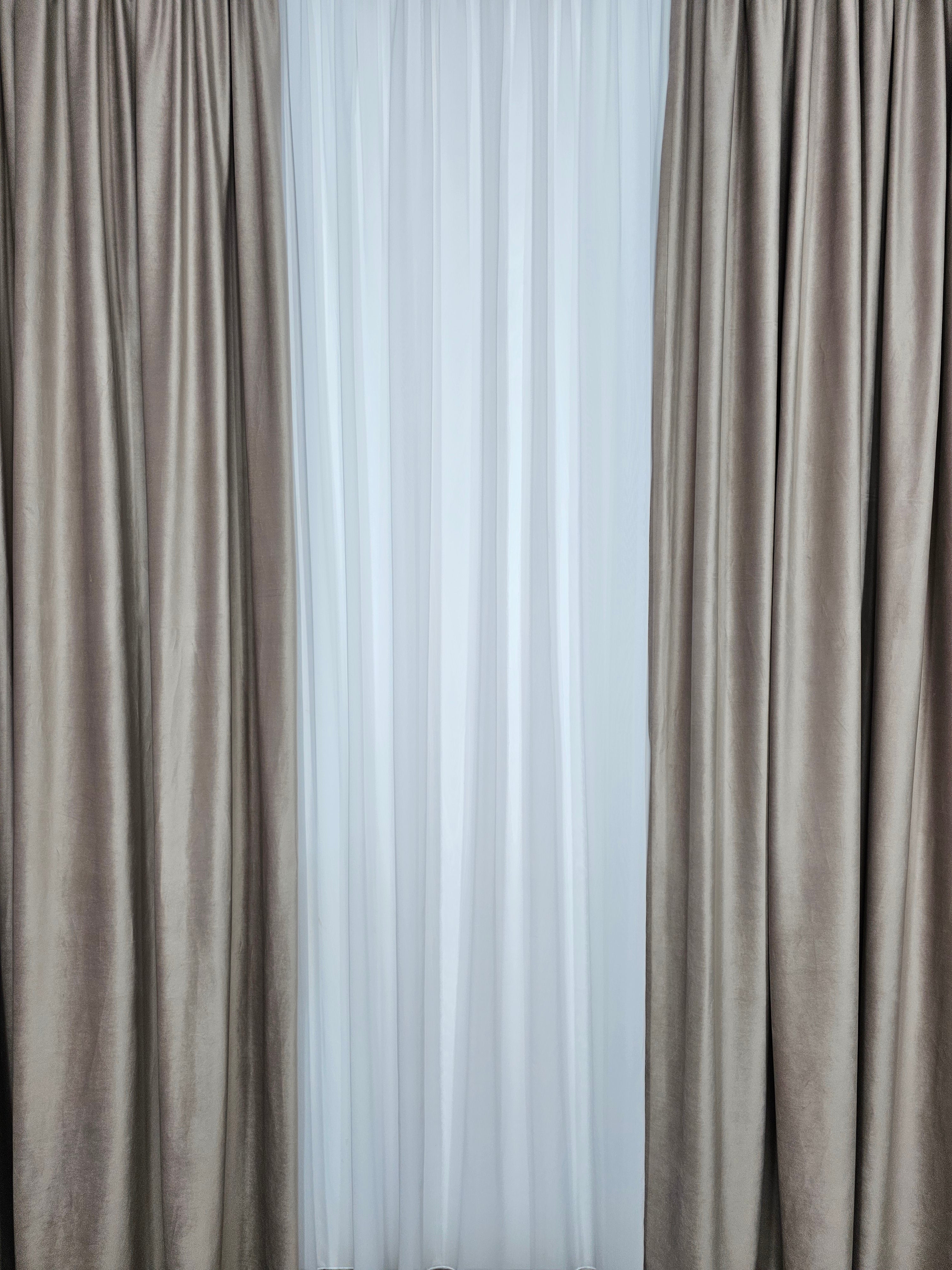 Set Aldi: perdea alba simpla din voal cu draperie catifea crem capucino roz blackout 90%