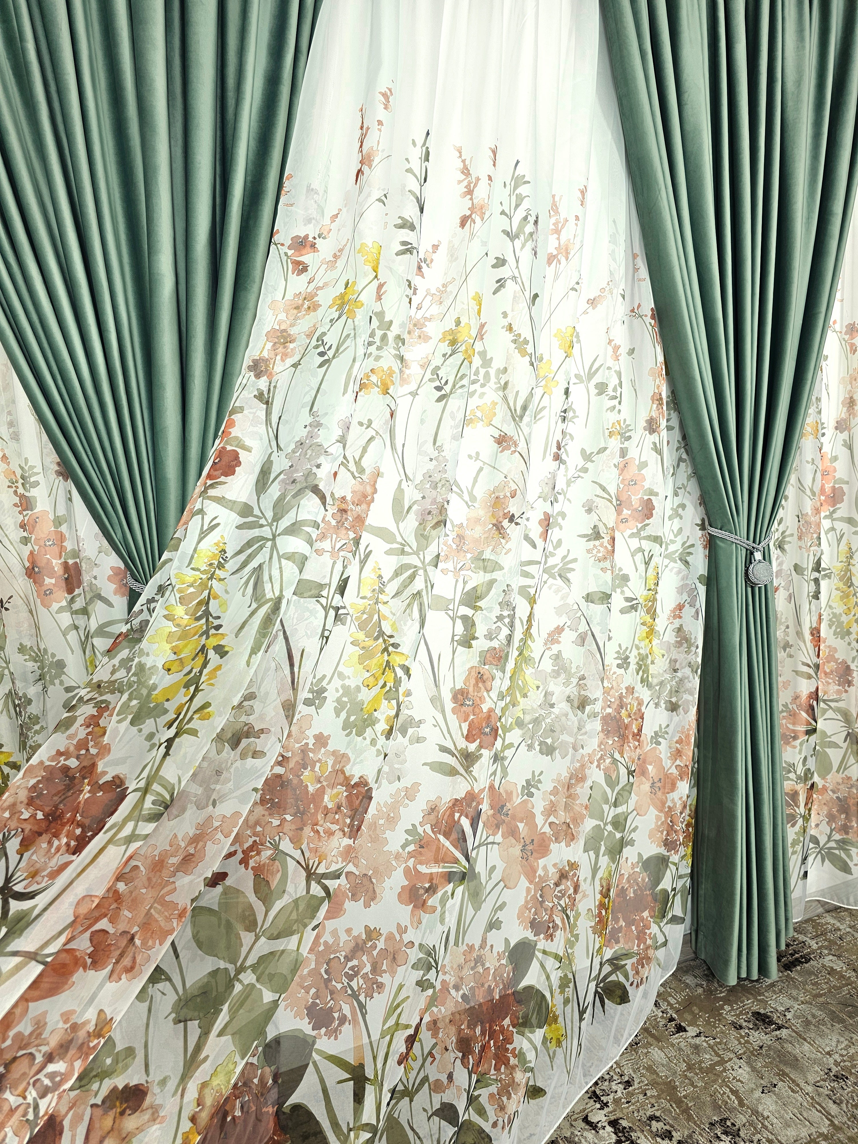 Set Leonard: perdea din voal model floral si draperie catifea 90% blackout verde menta