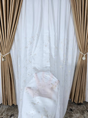 Set Orabella: perdea alba din matase cu insertii aurii si draperie catifea crem-miere