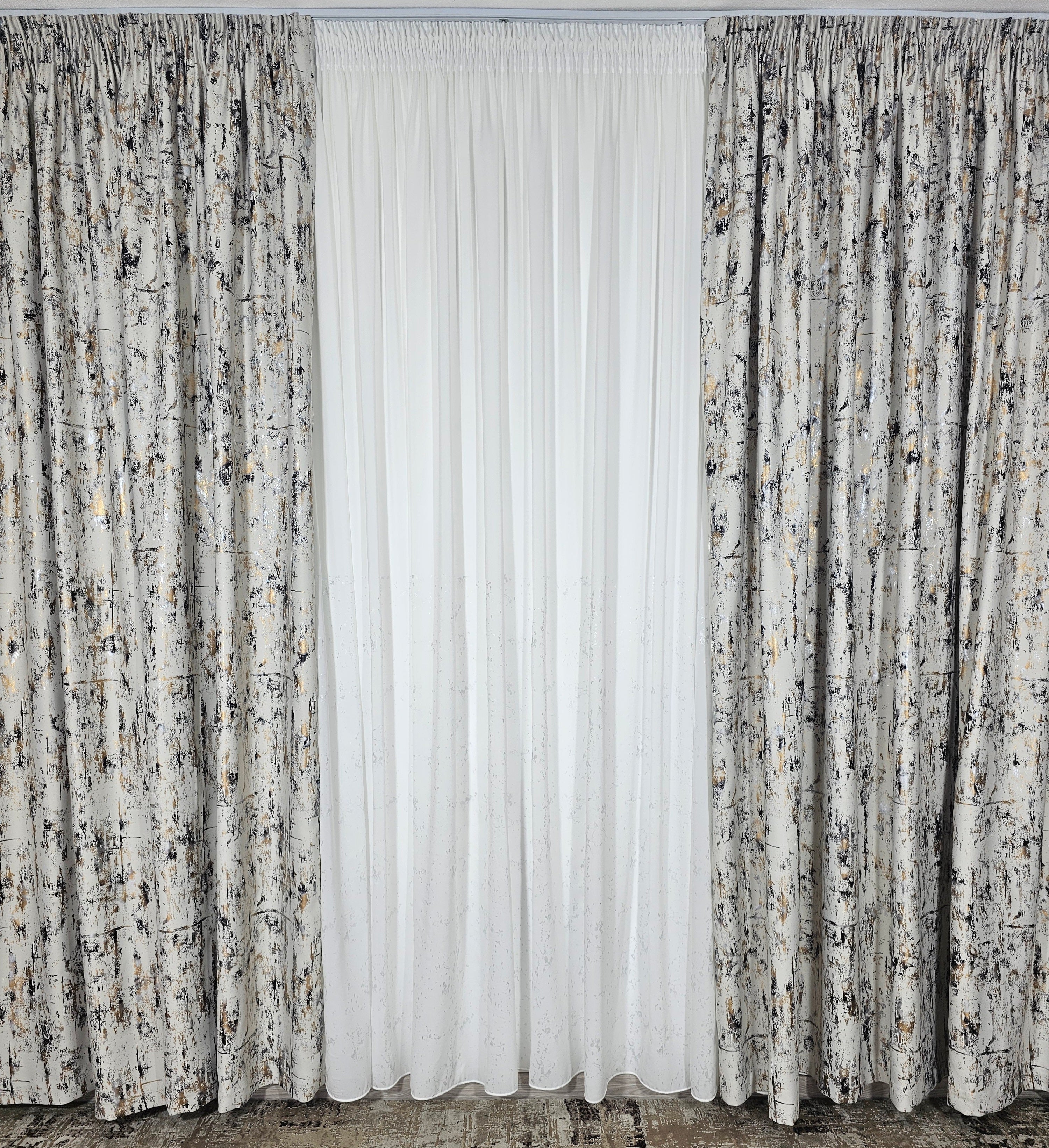 Set Belezza: perdea alba din matase cu insertii argintii si draperie blackout ivoire cu insertii