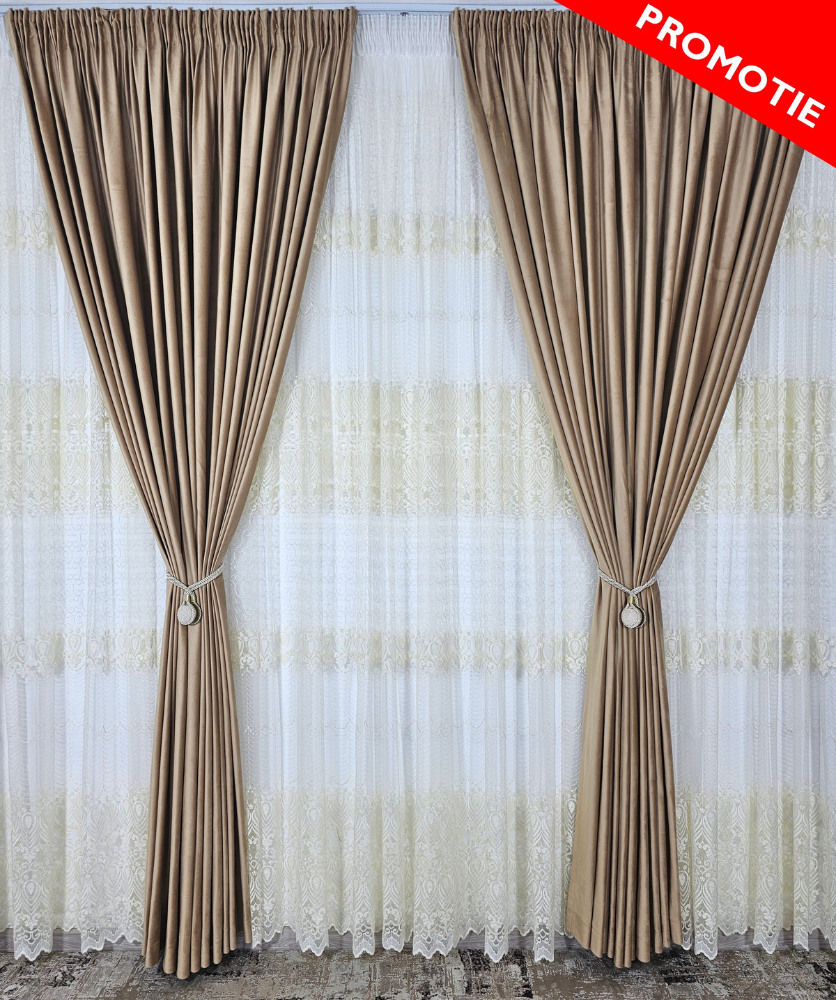 Set Solenne: perdea din tul cu broderie crem si draperie din catifea culoarea mierii