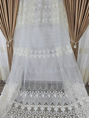 Set Solenne: perdea din tul cu broderie crem si draperie din catifea culoarea mierii