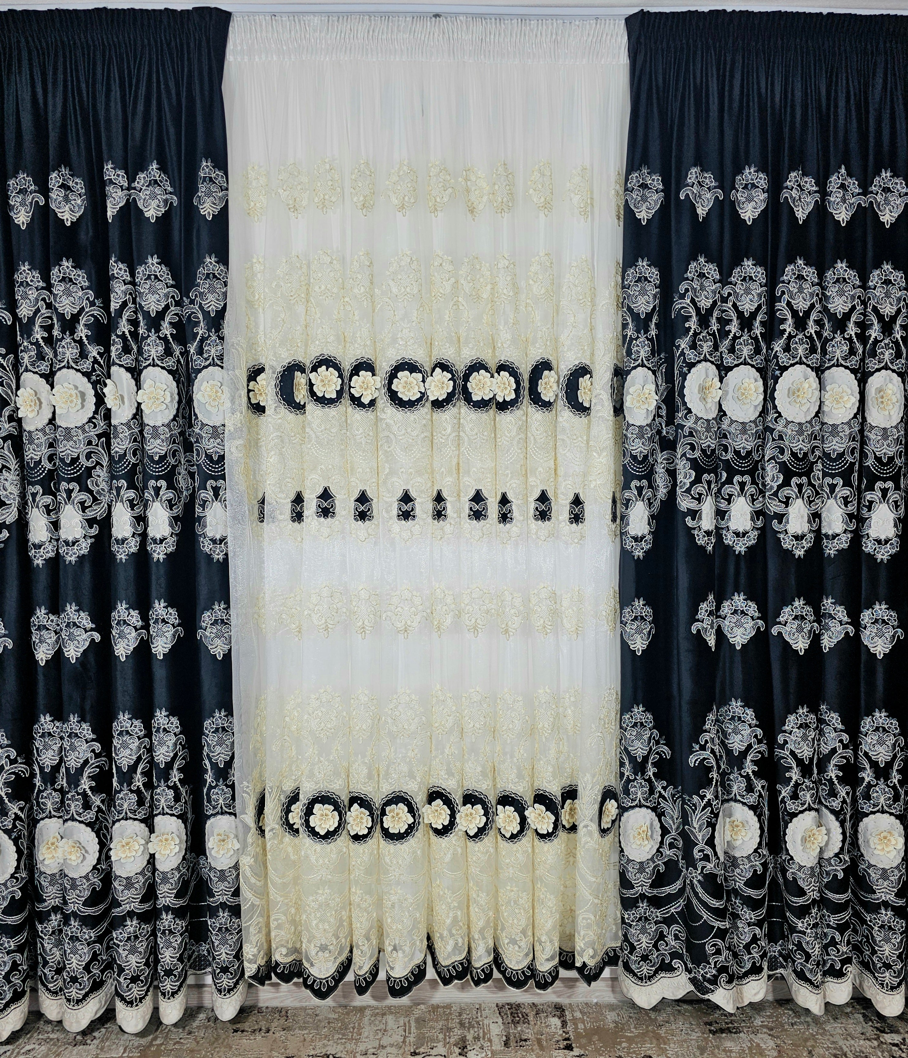 Set Victoria: perdea din tul cu broderie neagra 3D si draperie din catifea neagra 3D