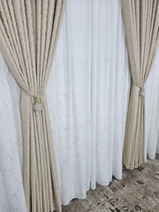 Set Megan: perdea alba din matase cu insertii aurii si draperie nisip crem