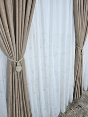Set Asda: perdea alba din matase cu insertii aurii si draperie lucy tip vopsea decorativa aurie