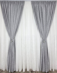 Set Bega: perdea alba din matase cu insertii gri si draperie gri nisip tip vopsea decorativa