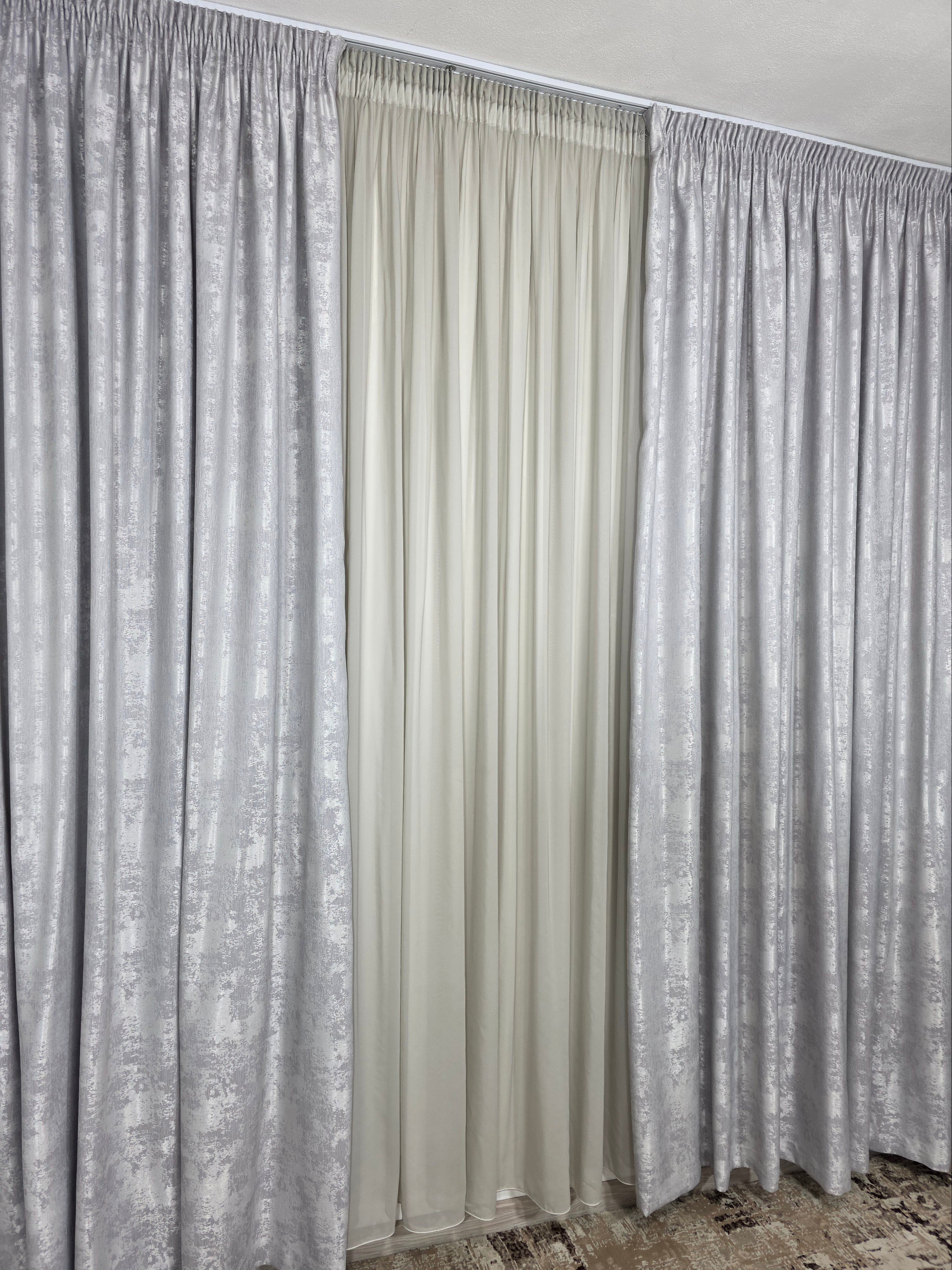 Set Bob: perdea simpla jorjet gri si draperie gri deschis tip vopsea decorativa