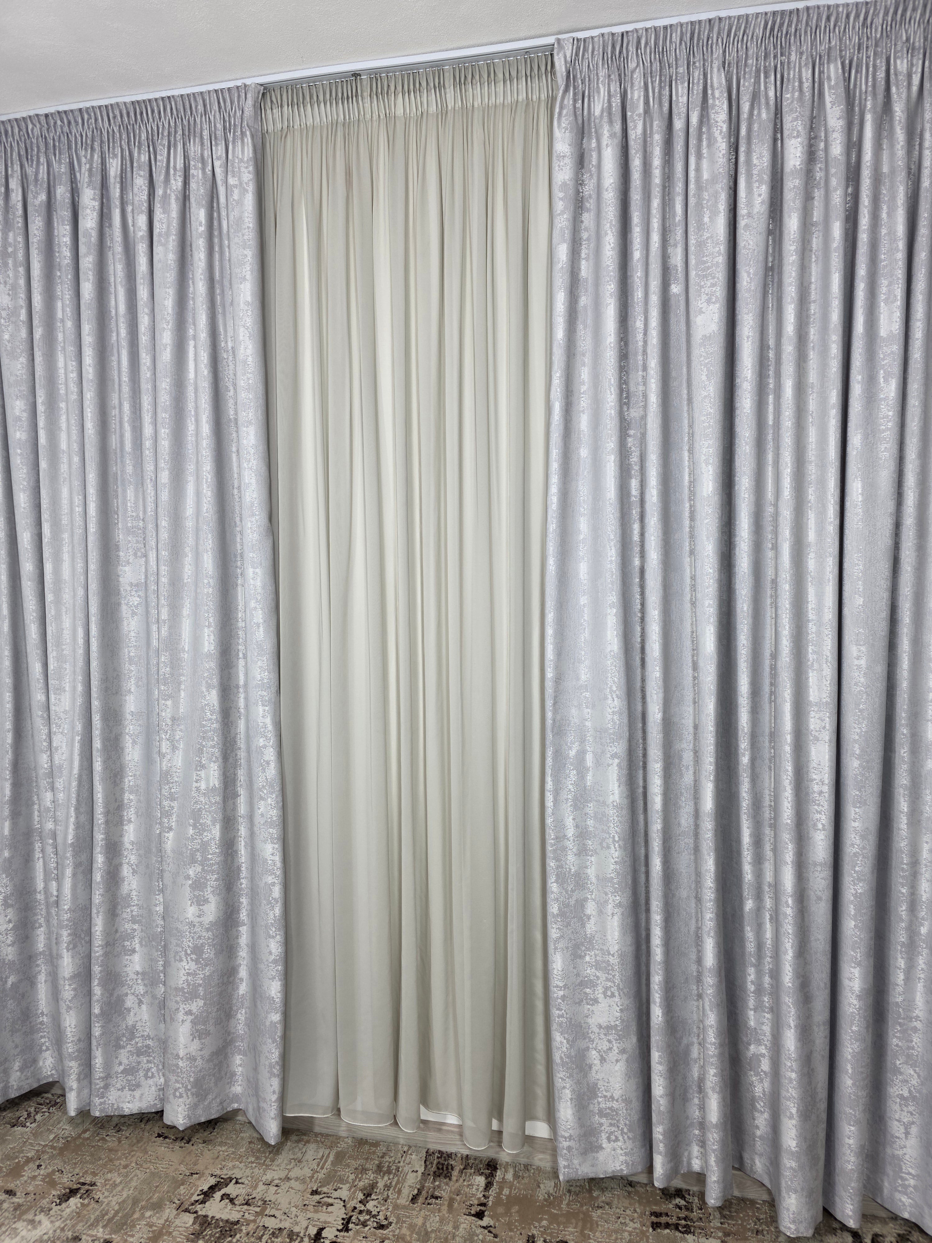 Set Bob: perdea simpla jorjet gri si draperie gri deschis tip vopsea decorativa