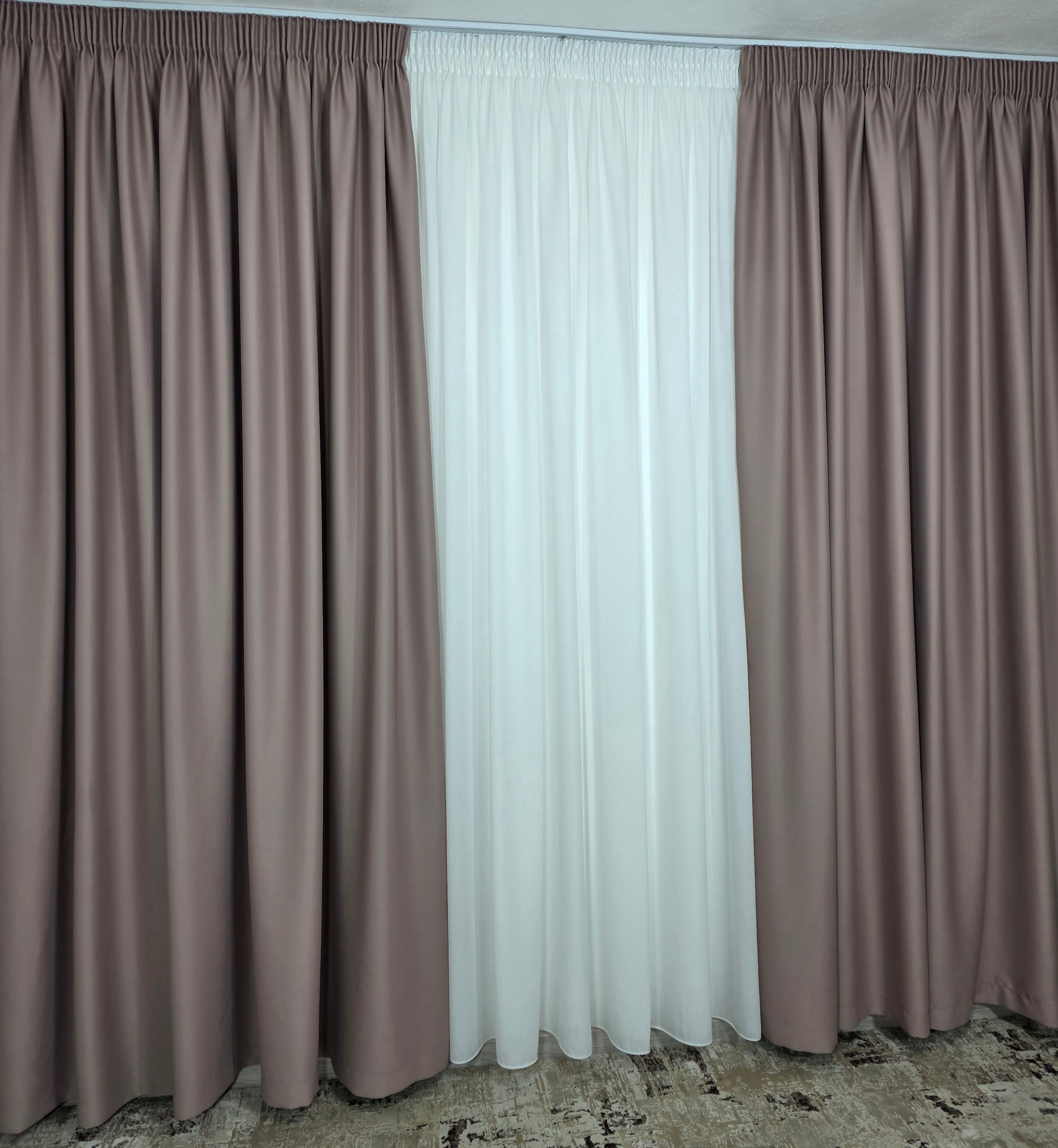 Set Azalea: perdea simpla ivoire din voal si draperie blackout 80% roz murdar