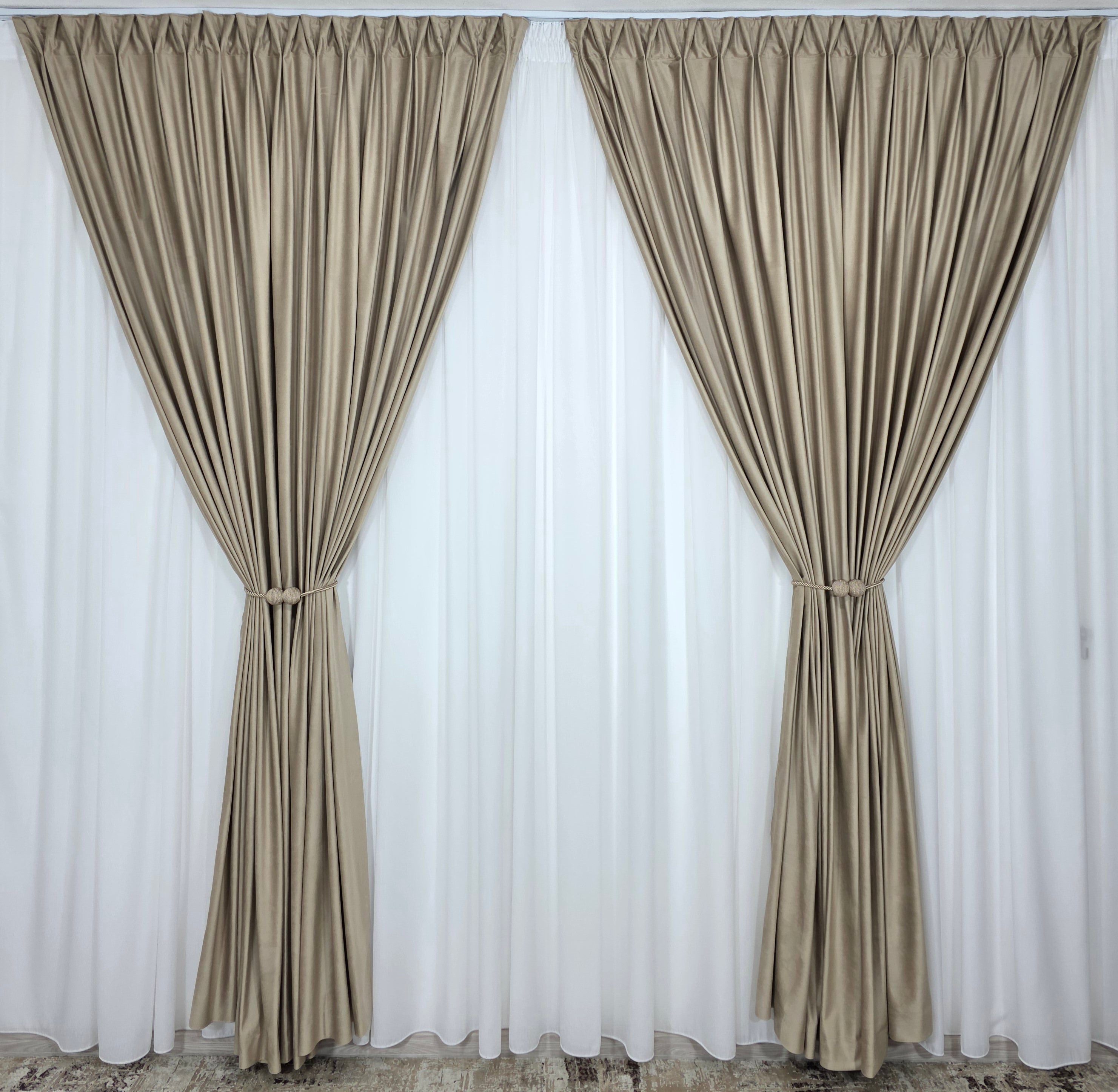 Set Latte:Perdea Simpla Albă Voal Ivoire și Draperie Catifea crem latte blackout 90%