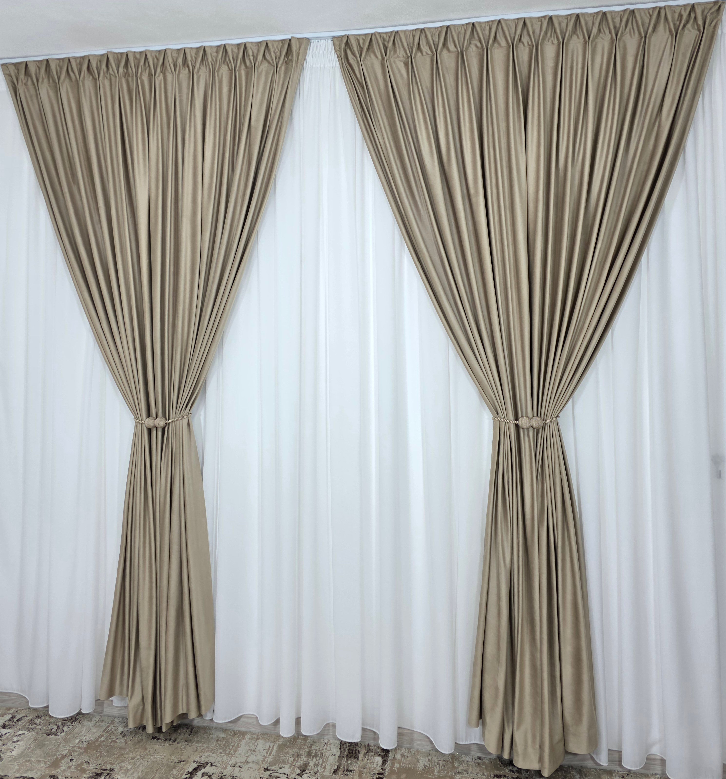Set Latte:Perdea Simpla Albă Voal Ivoire și Draperie Catifea crem latte blackout 90%