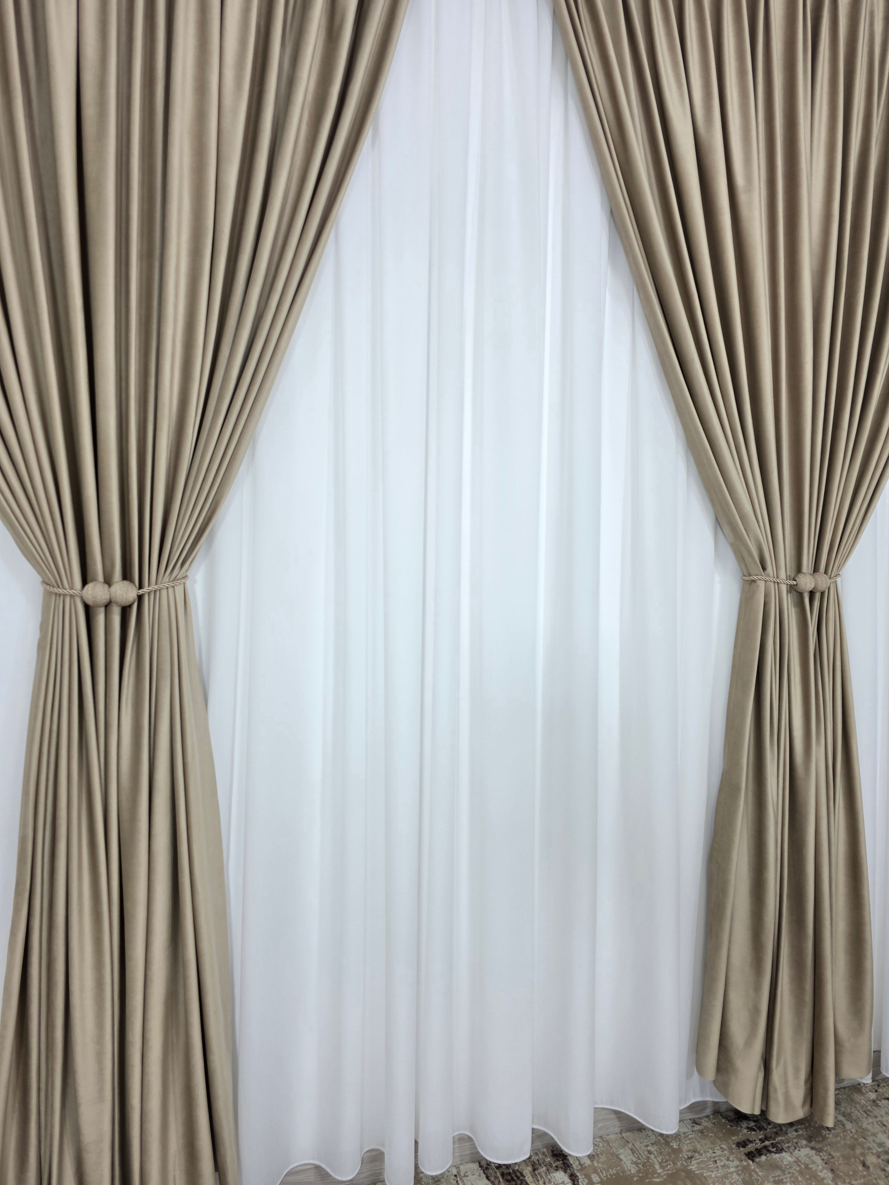 Set Latte:Perdea Simpla Albă Voal Ivoire și Draperie Catifea crem latte blackout 90%