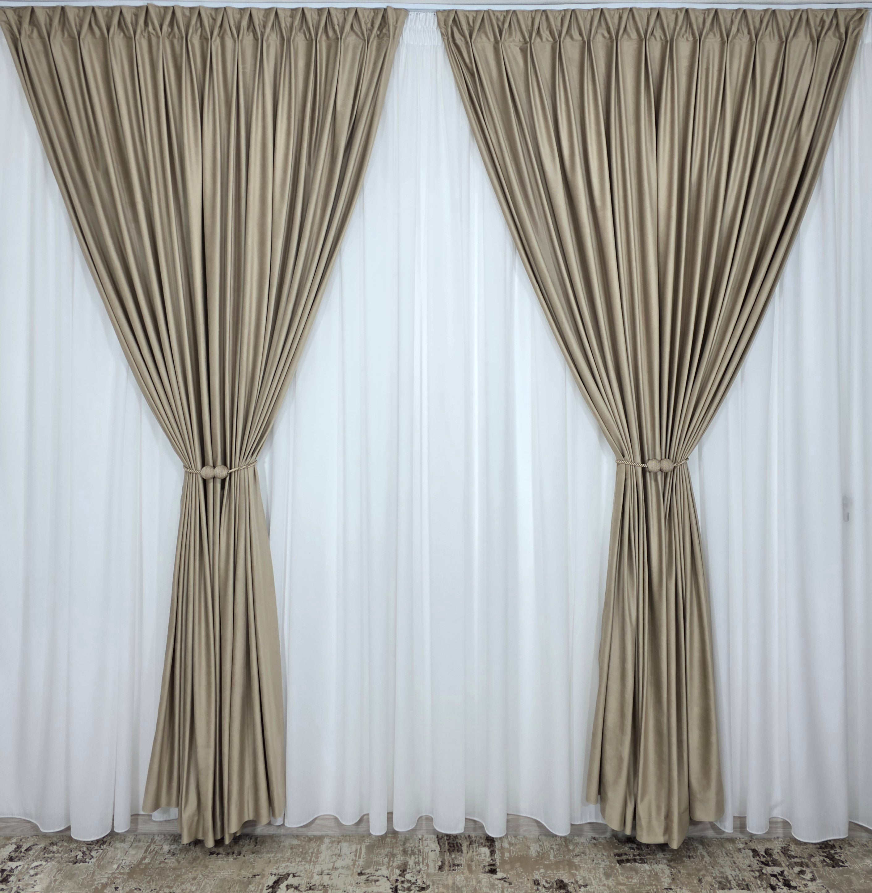 Set Latte:Perdea Simpla Albă Voal Ivoire și Draperie Catifea crem latte blackout 90%